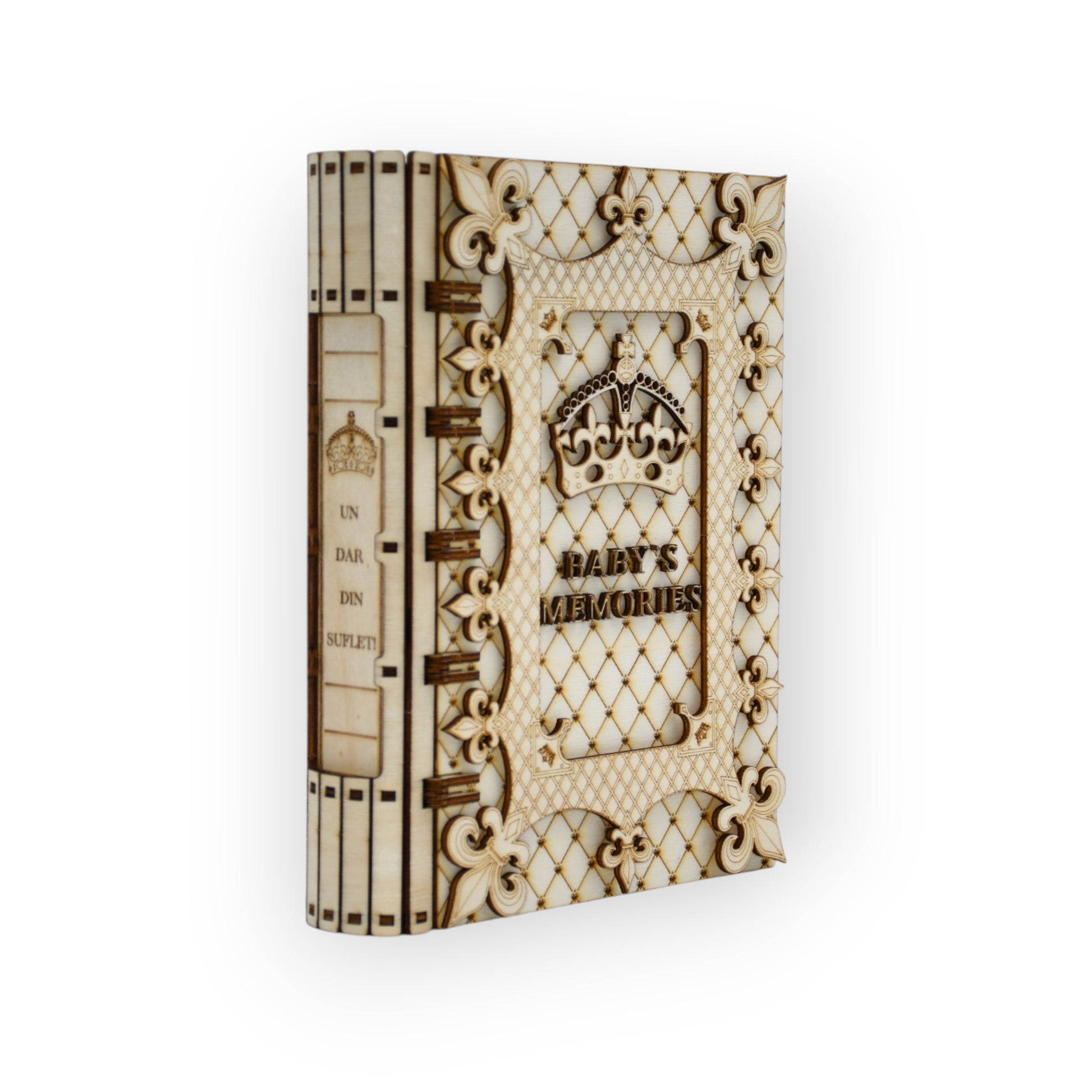 Cutie amintiri Baby’s Memories, detaliu lateral – balamale rezistente și design tip carte, lemn plop gravat 3D.