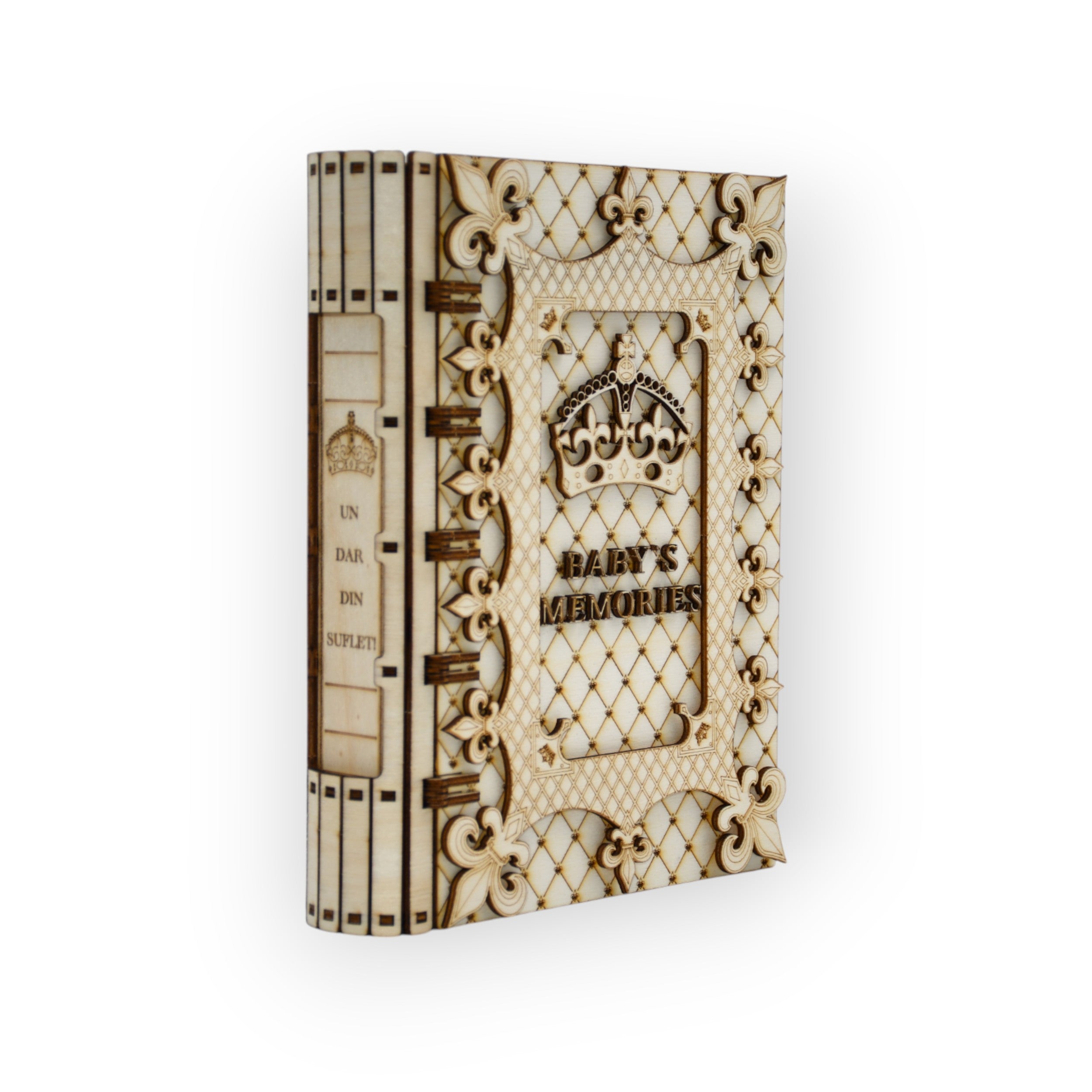 Cutie amintiri Baby’s Memories, detaliu lateral – balamale rezistente și design tip carte, lemn plop gravat 3D.