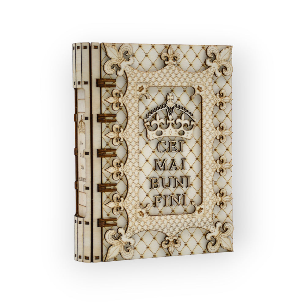 cutie gravată laser „cei mai buni fini” cu coroană – perspectivă ușor laterală