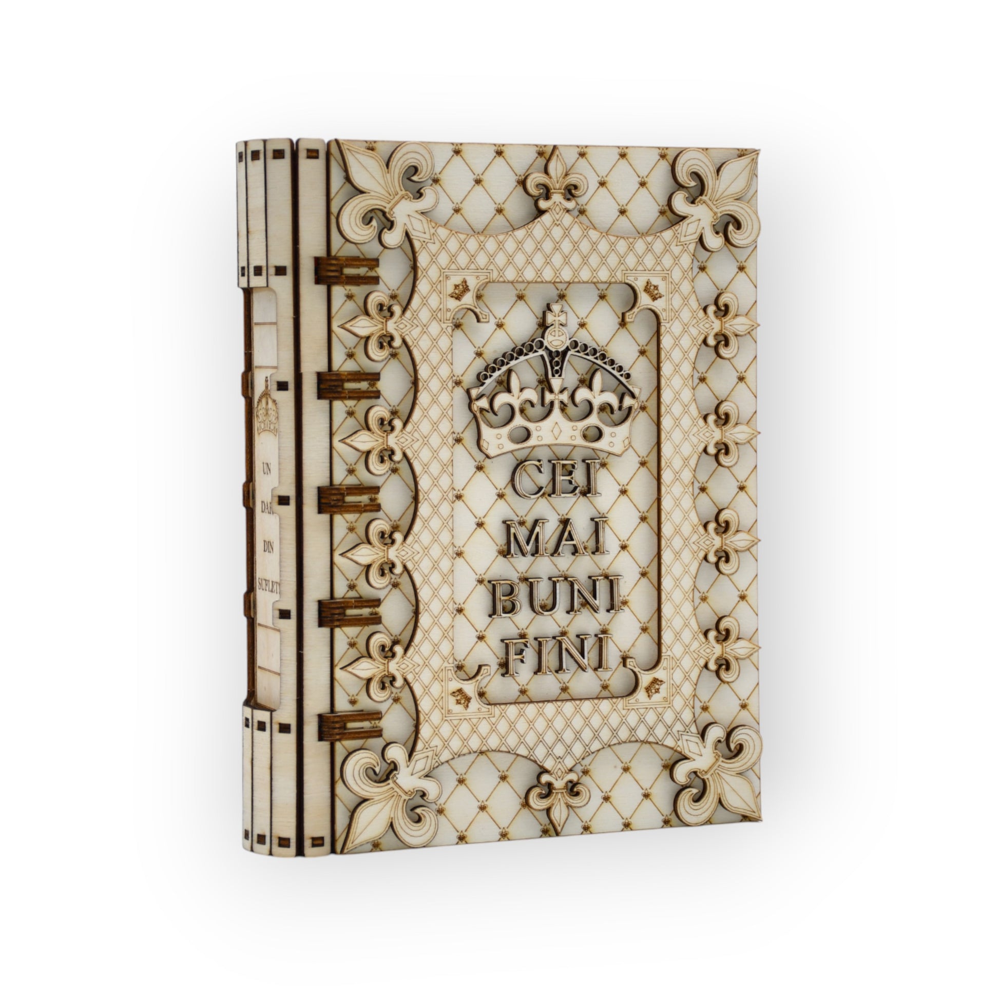 cutie gravată laser „cei mai buni fini” cu coroană – perspectivă ușor laterală