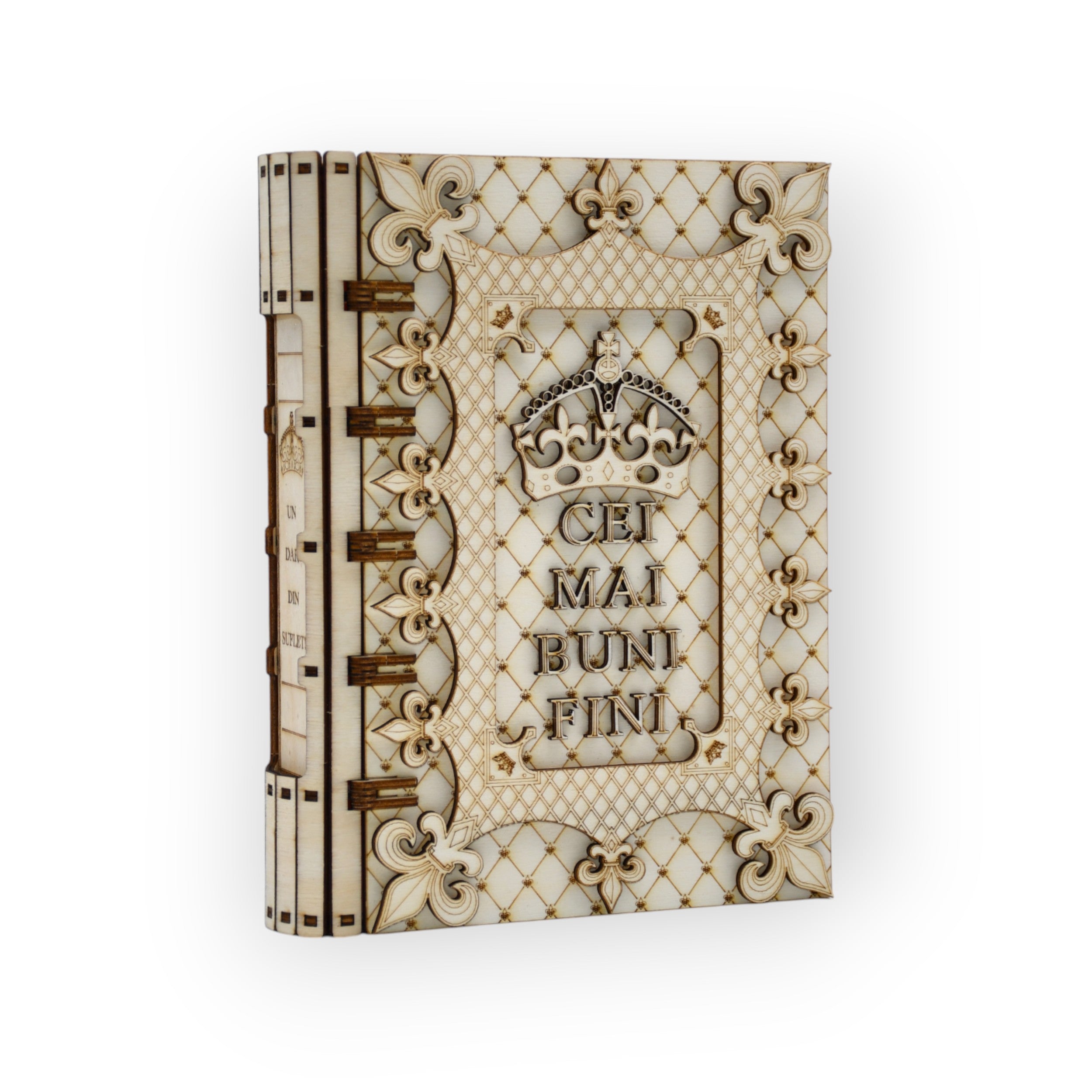 cutie gravată laser „cei mai buni fini” cu coroană – perspectivă ușor laterală