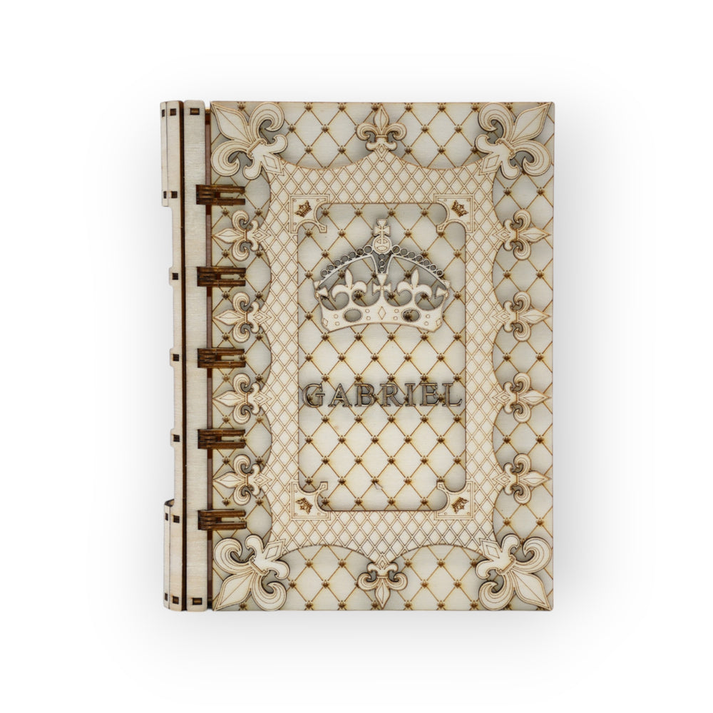Cutie cadou personalizată cu nume Gabriel – vedere frontală cu model regal

