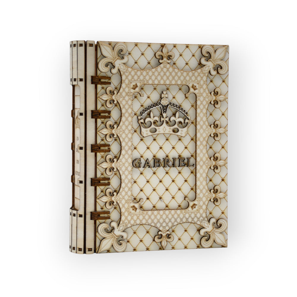 Cutie din lemn cu nume gravat Gabriel – vedere laterală dreapta

