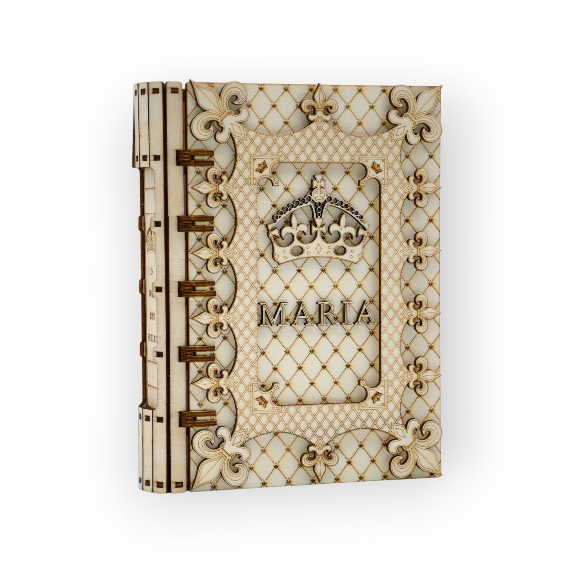 cutie decorativa din lemn cu nume Maria si model de coroana gravata

