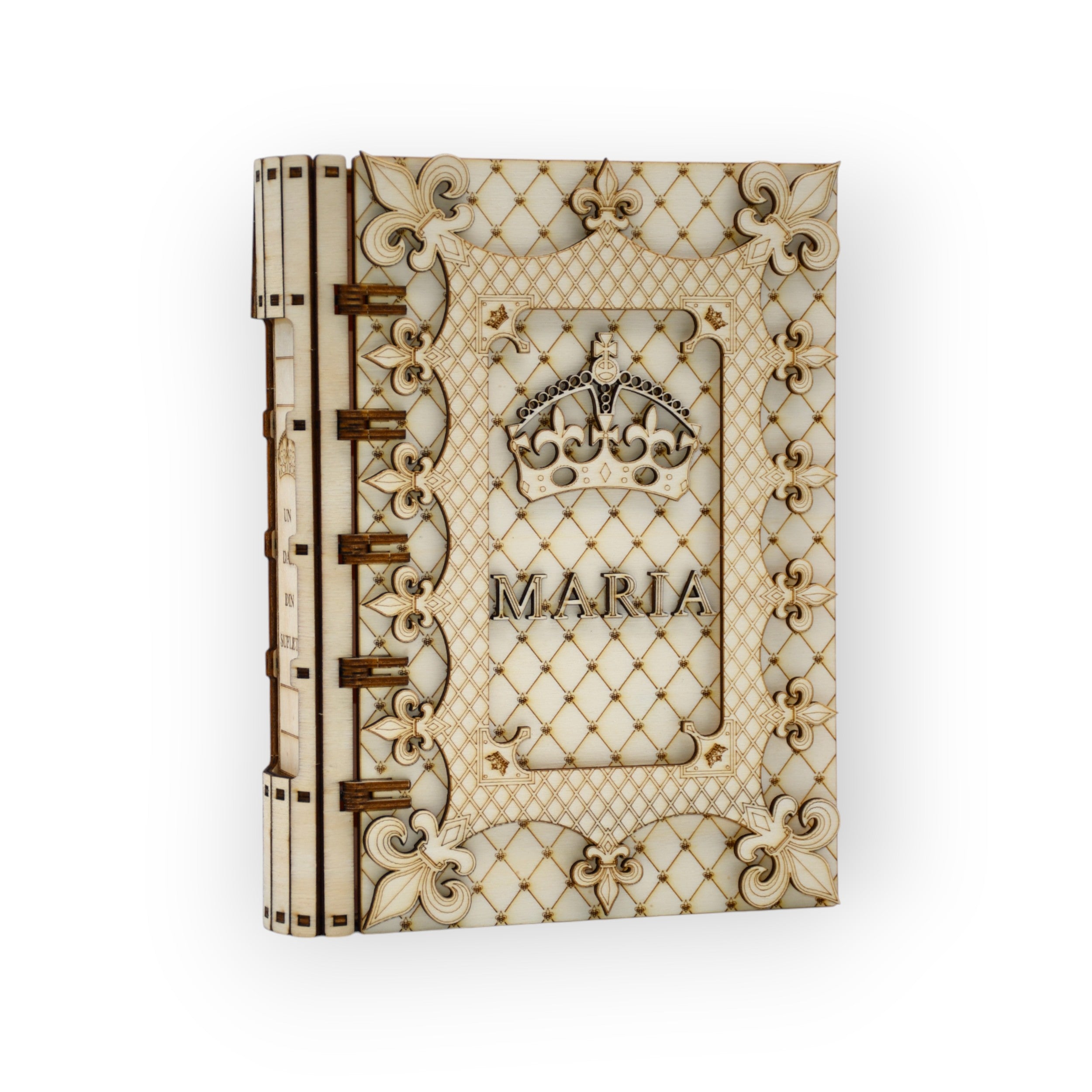 cutie decorativa din lemn cu nume Maria si model de coroana gravata

