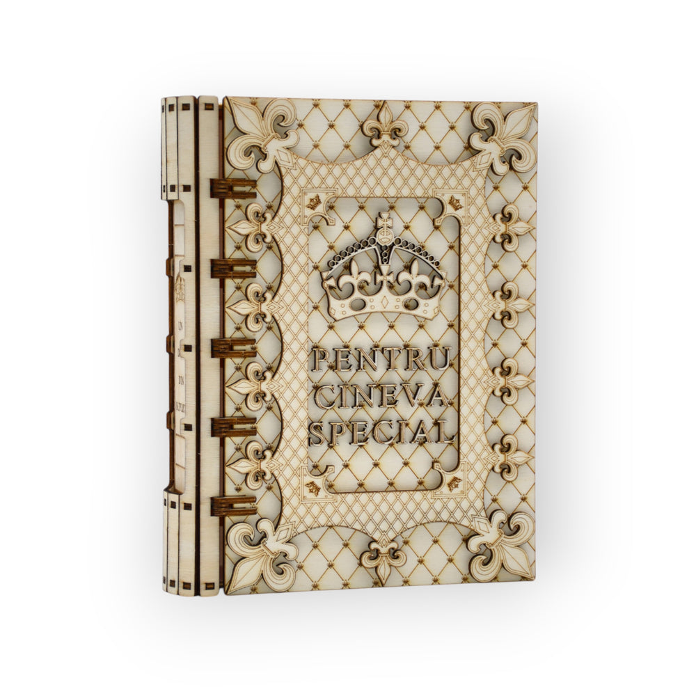 cutie tip carte personalizată pentru cadou special – unghi ușor lateral

