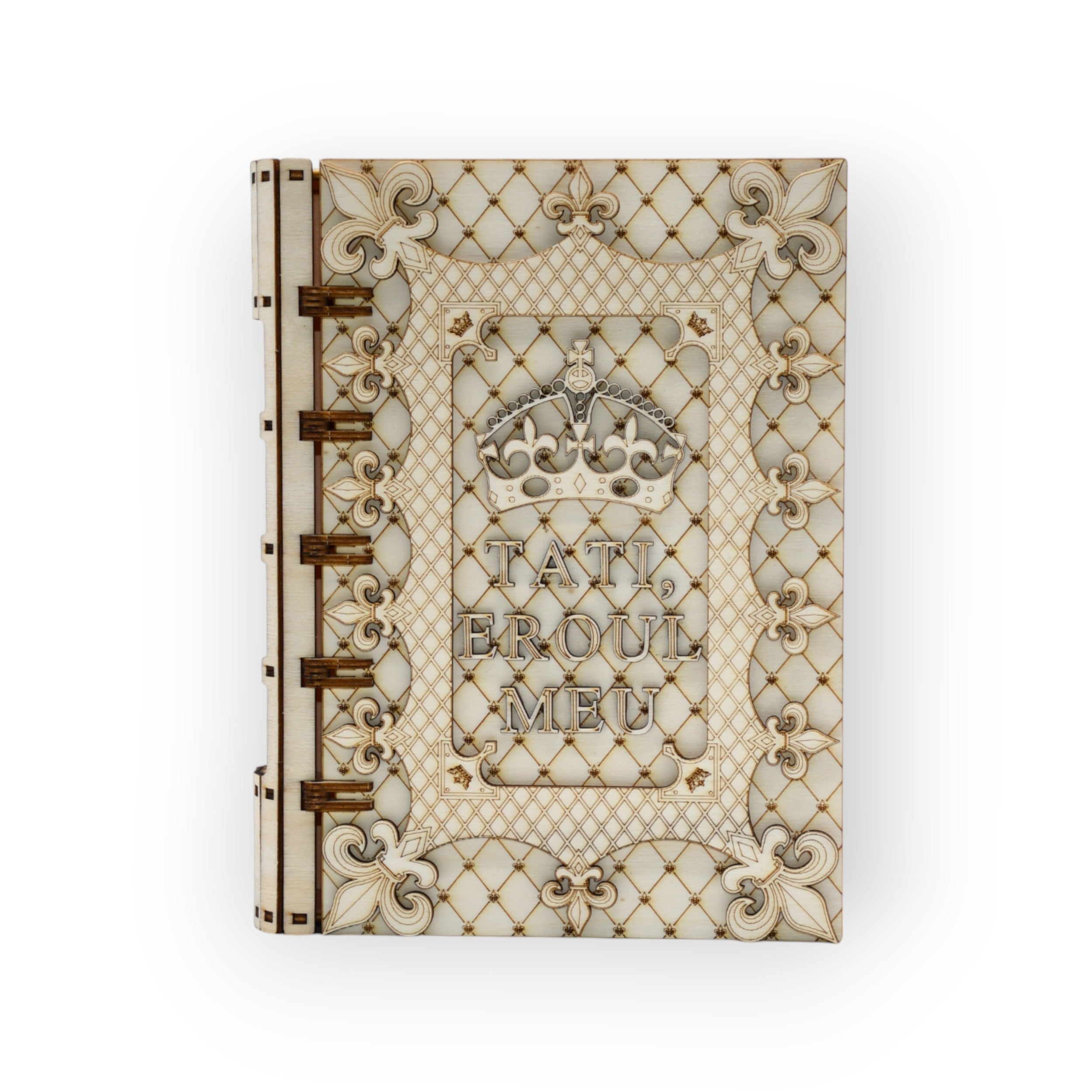 Cutie cadou lemn „Tati, Eroul Meu” cu model regal frontal – personalizabilă