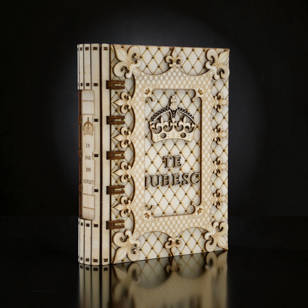 cutie cadou gravată Te Iubesc cu design regal și coroană decorativă