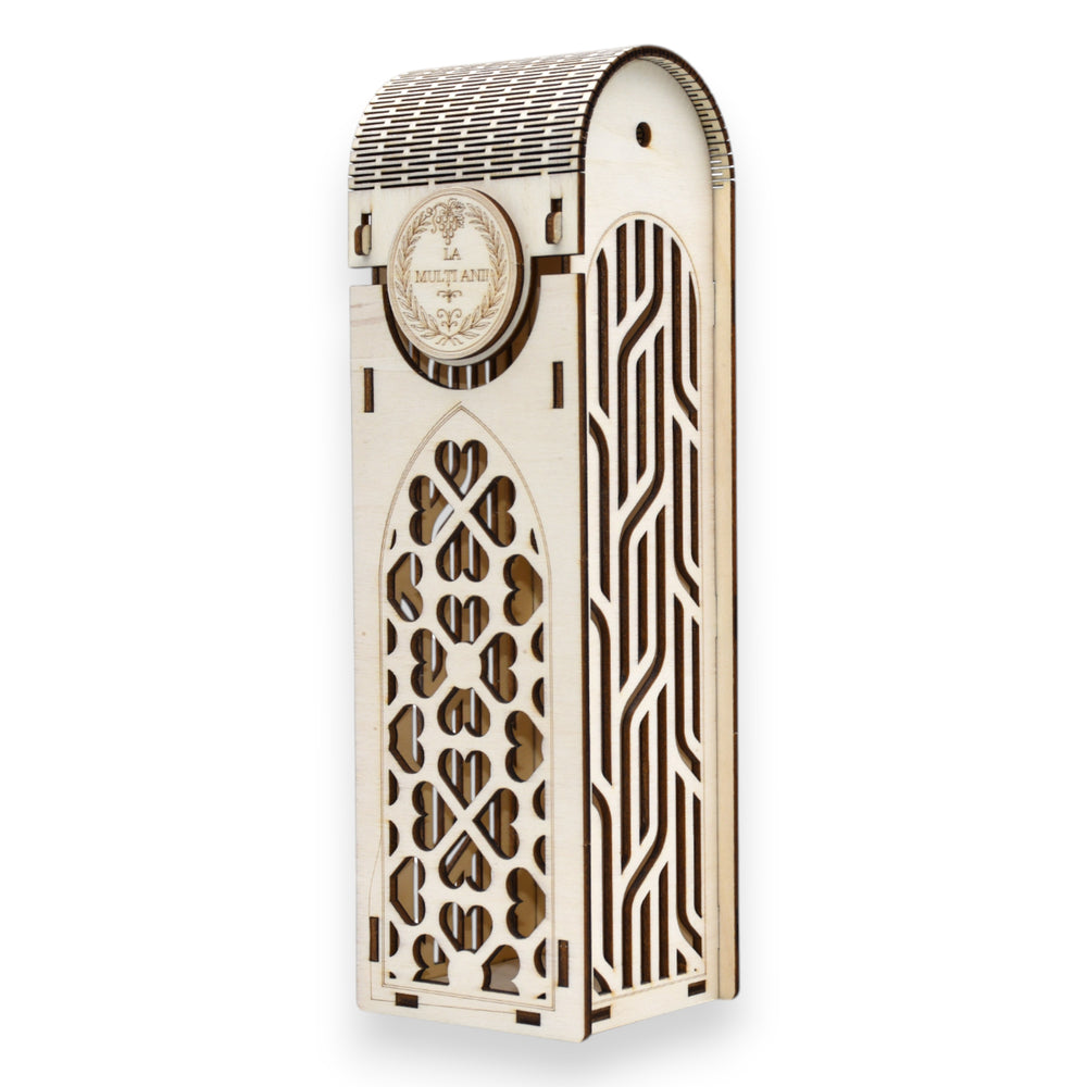 Cutie vin elegantă din lemn cu decupaje inimioare și laterale geometrice, design rafinat