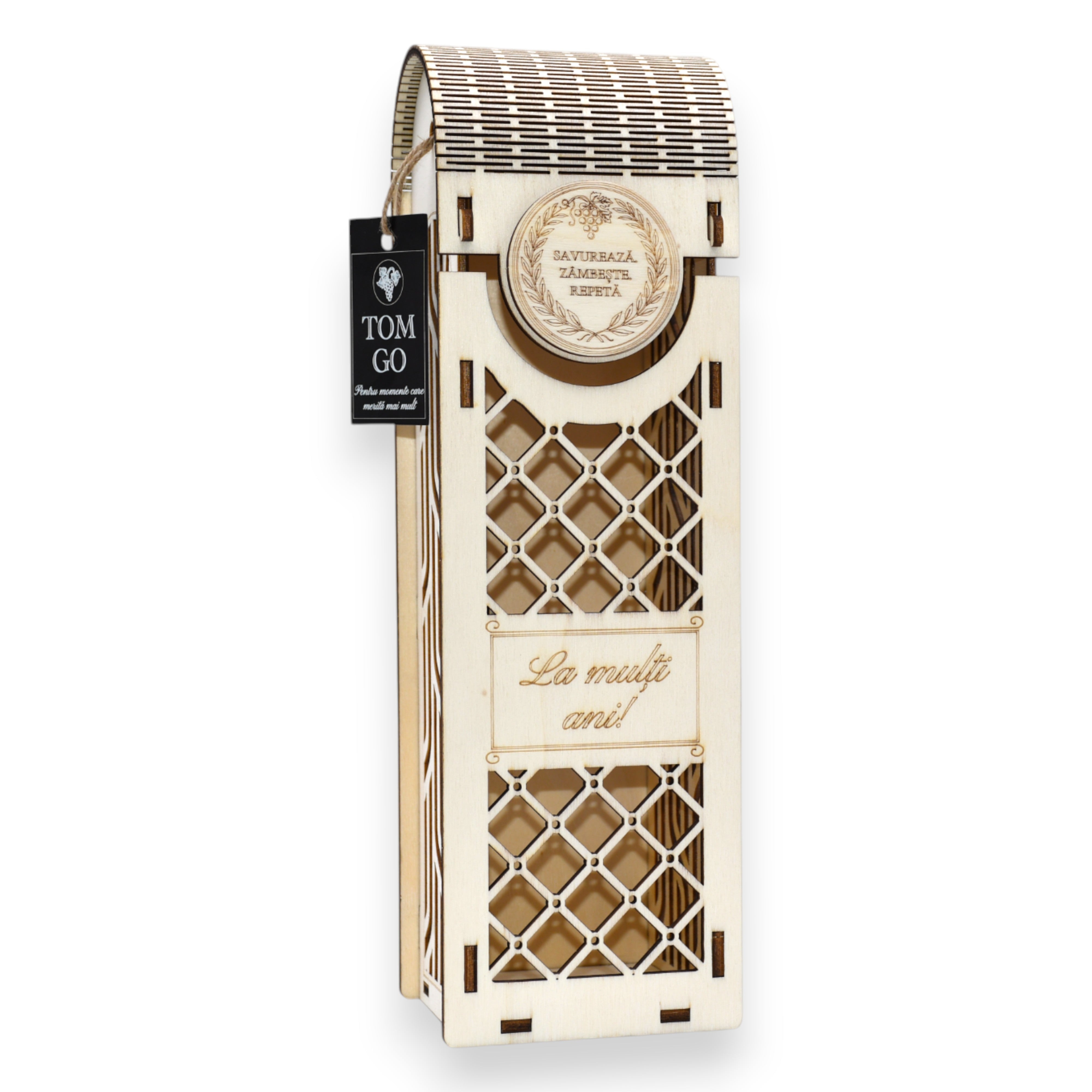 Cutie elegantă din lemn pentru sticlă de vin, model geometric modern și inscripție „La mulți ani”, cadou personalizabil.