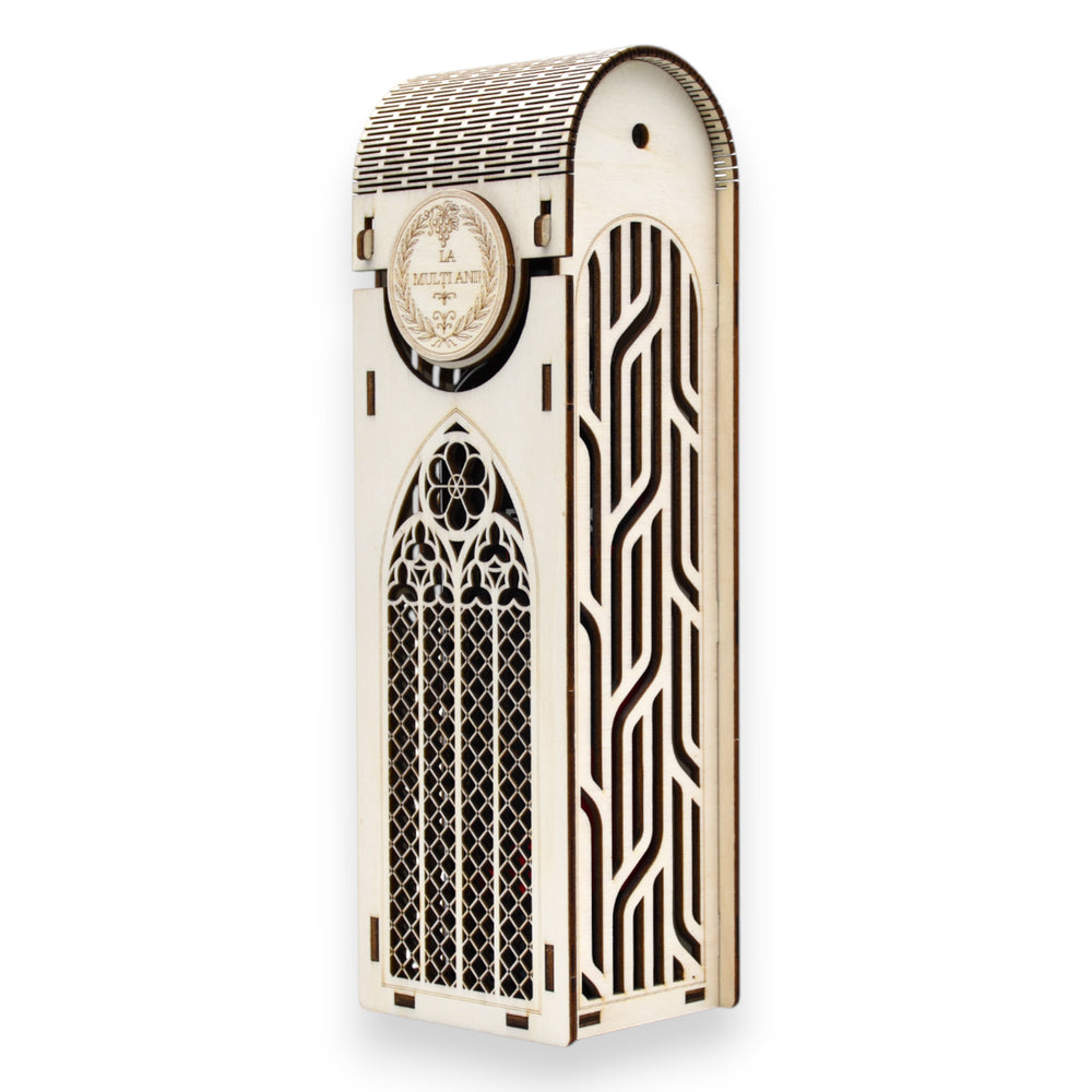 Cutie vin din lemn natural cu combinație de design geometric și gotic, ideală pentru aniversări
