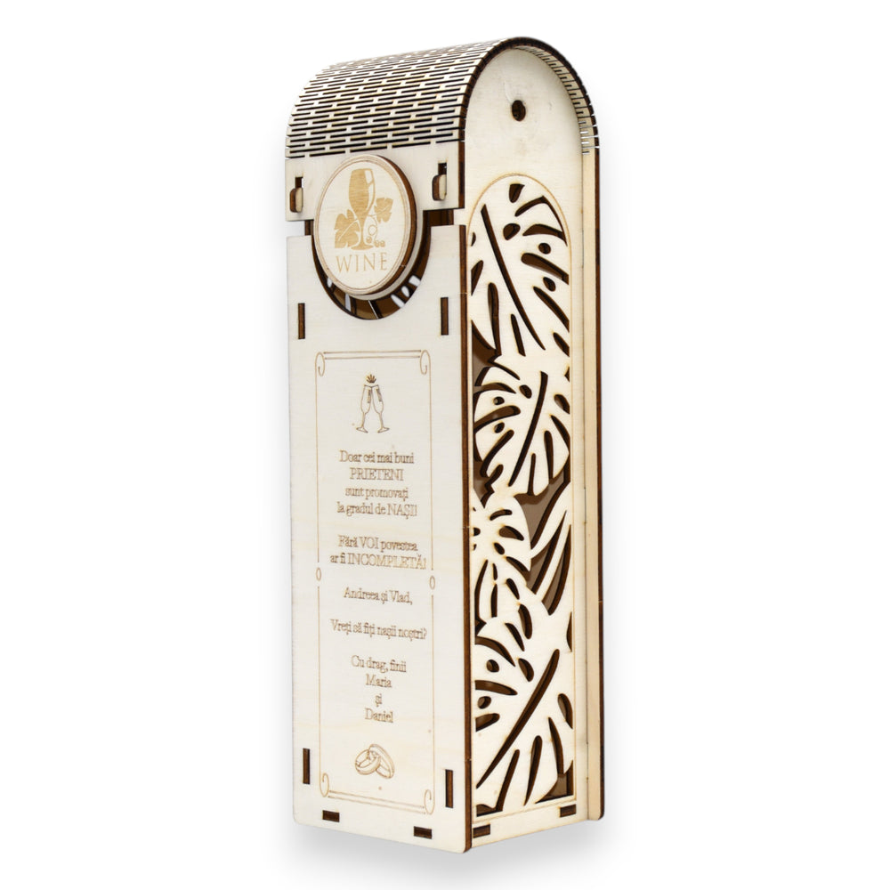 Cutie cadou din lemn pentru vin, cu model frunze decupate și mesaj personalizat pentru nași.