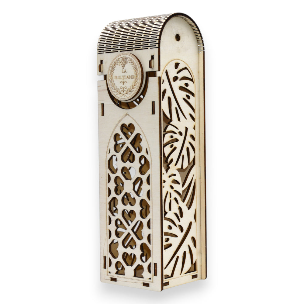 Cutie vin elegantă din lemn cu inimioare și frunze tropicale, decupaje decorative pe mai multe laturi