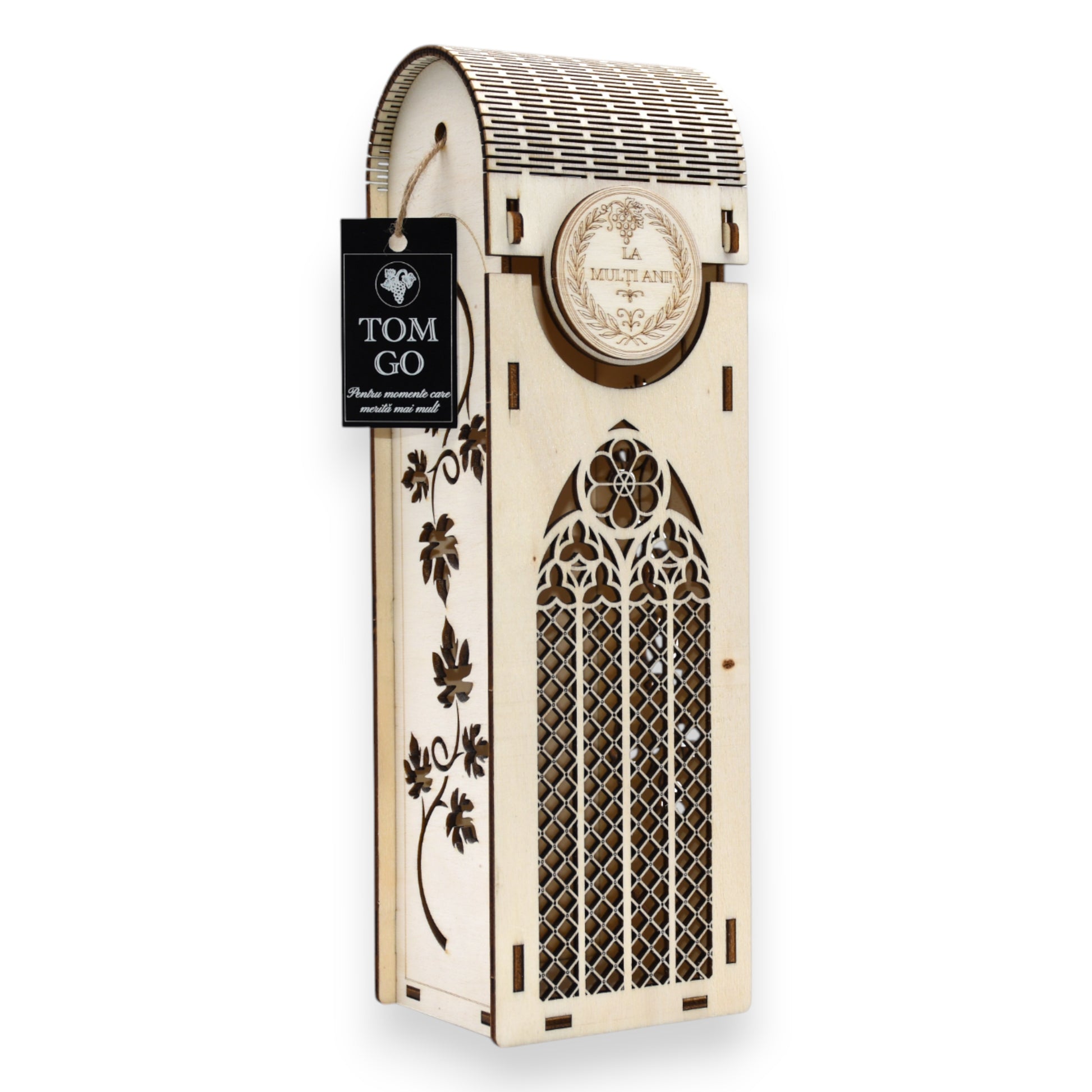 Cutie vin gravată cu mesaj „La mulți ani” și decupaj gotic, ideală pentru aniversare sau onomastică