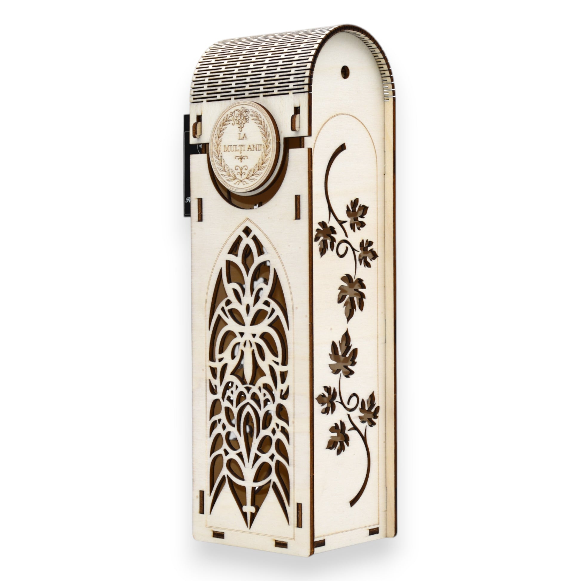 Cutie din lemn pentru sticlă de vin, decorată cu motive florale și capac rotunjit, cadou premium.