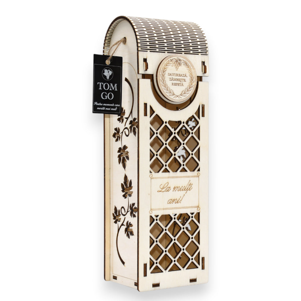 Cutie vin din lemn gravată „La mulți ani”, cu design viță de vie și capac arcuit, ideală pentru aniversări.