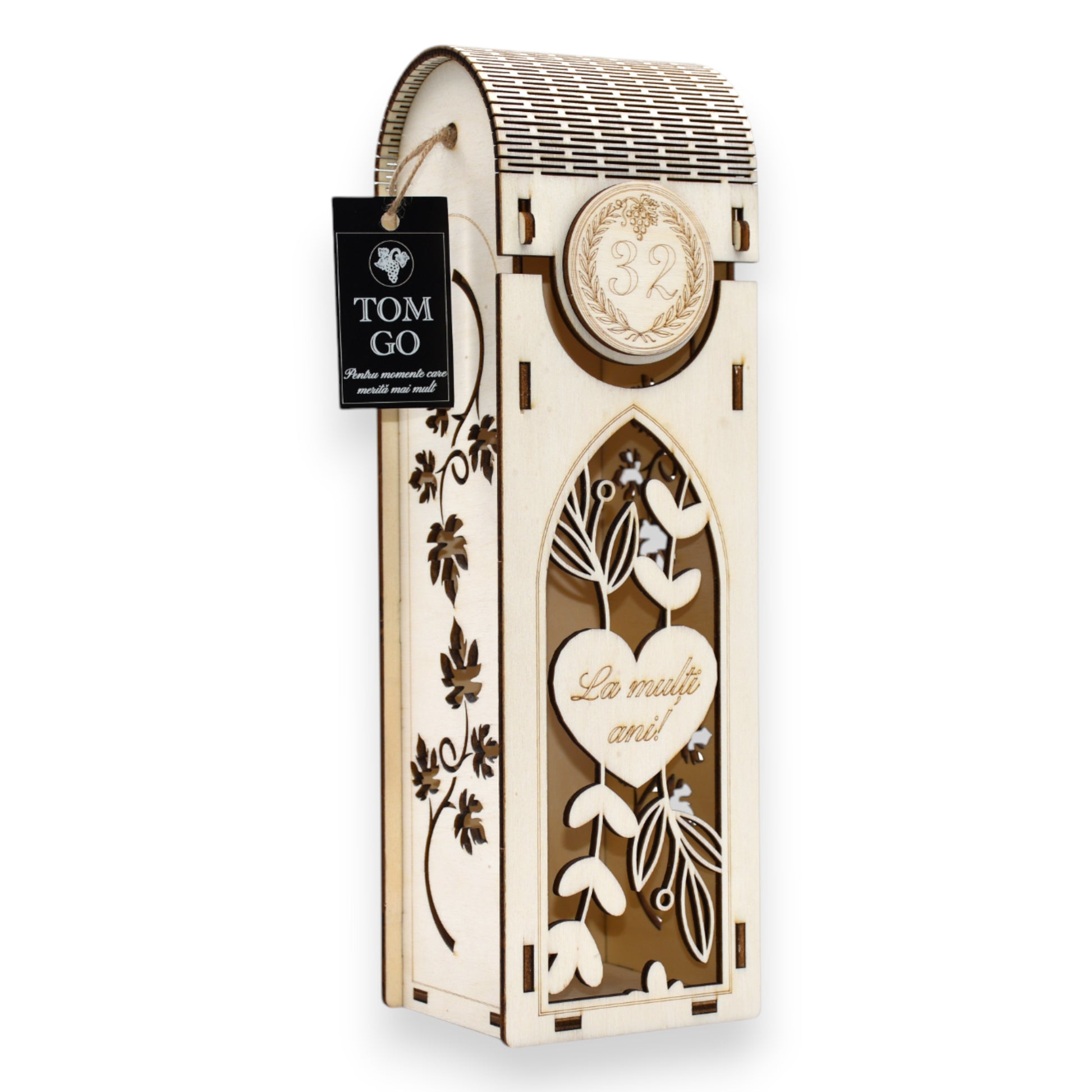 Cutie lemn gravată „La mulți ani!” cu decupaj floral și viță-de-vie, perfectă pentru sticlă de vin cadou.