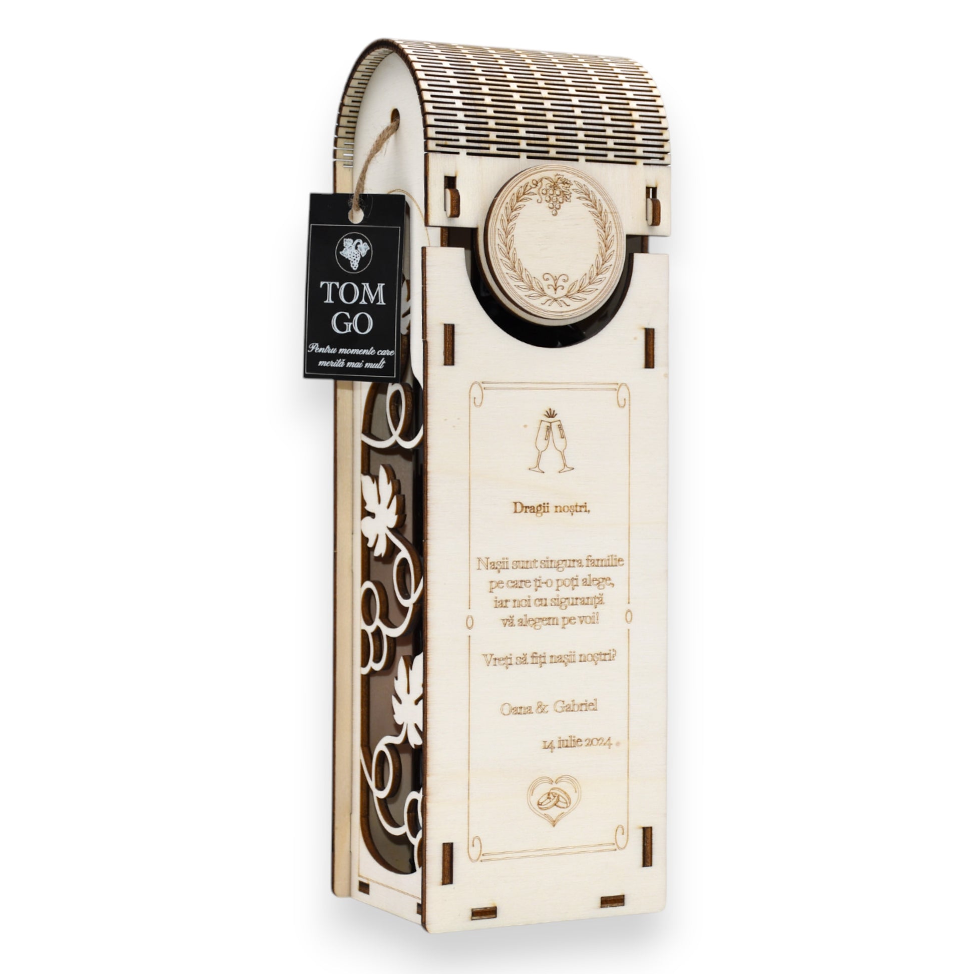 Cutie personalizată din lemn pentru invitația viitorilor nași, model sticlă decupată.