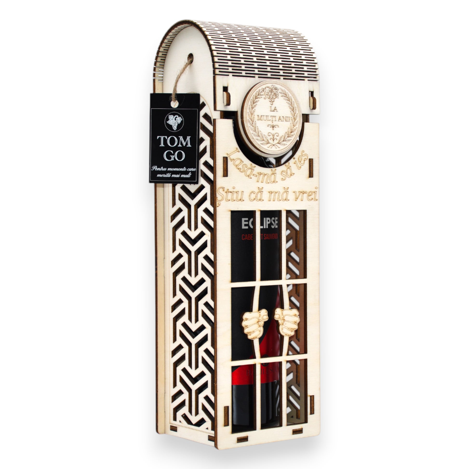 Cutie vin din lemn gravată „La Mulți Ani”, model „Lasa-mă să ies”, cu decupaj lateral geometric, stil elegant, cadou aniversar.