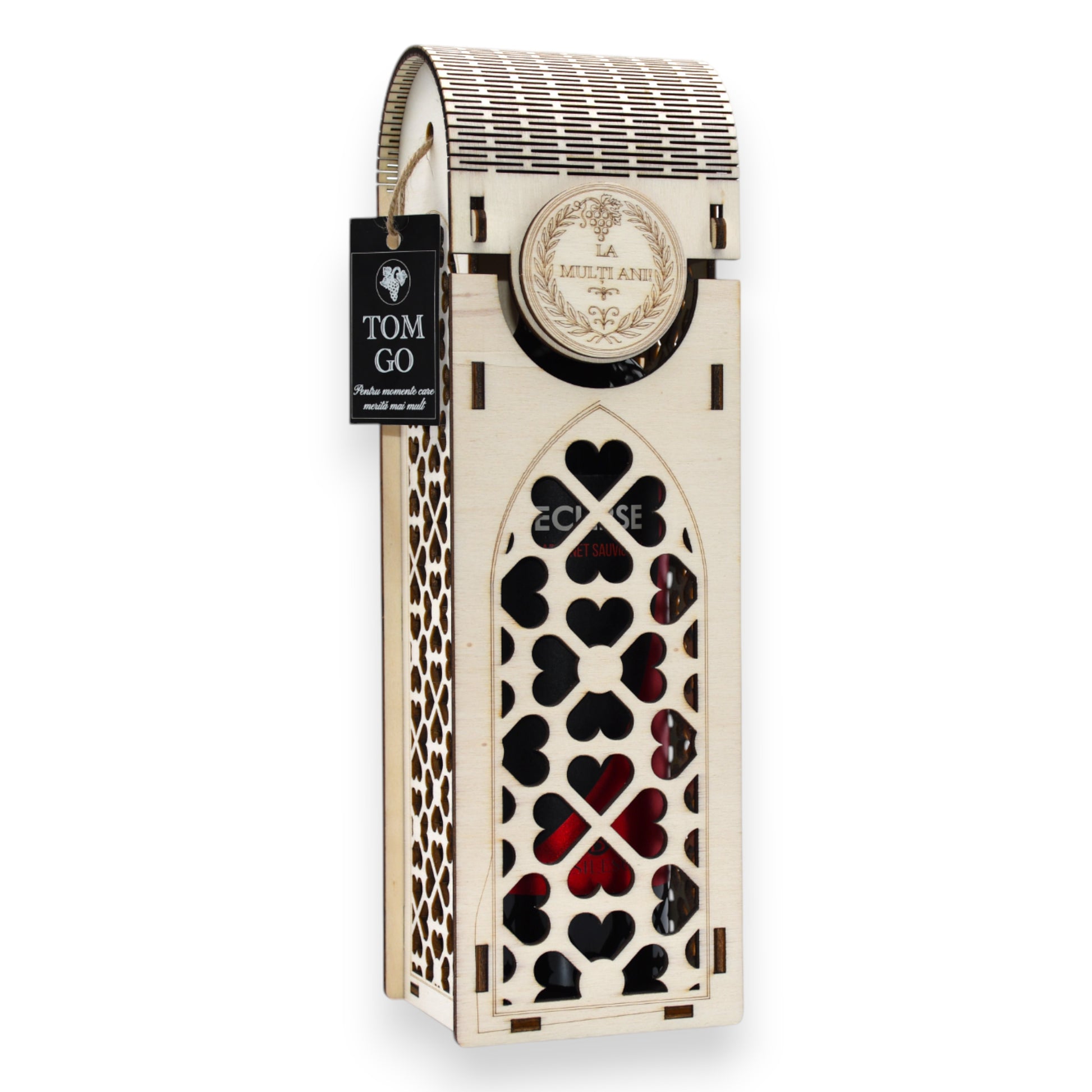 utie elegantă din lemn pentru sticlă de vin, model gotic cu decupaje multiple, inscripție „La Mulți Ani”, cadou aniversar.
