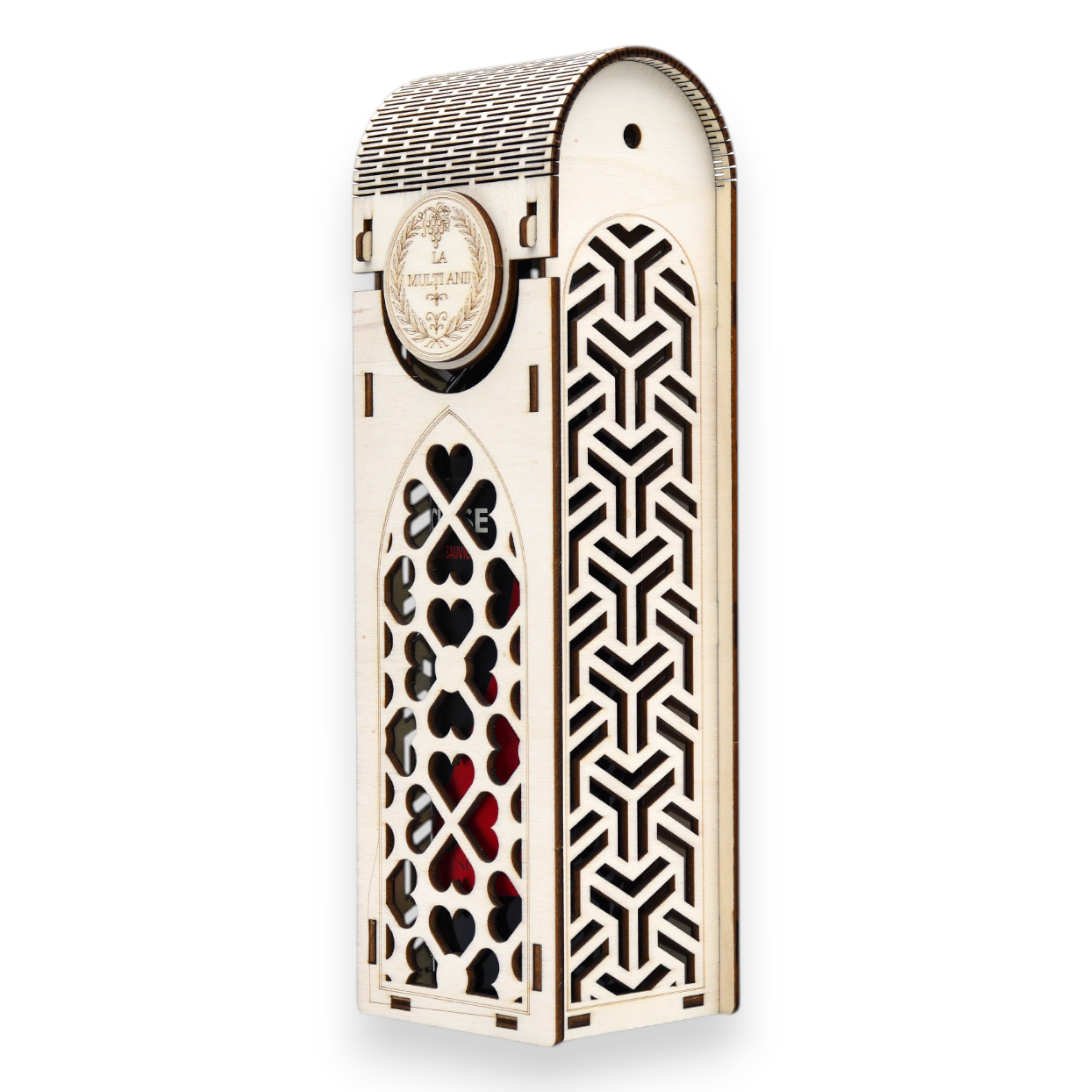 Cutie vin lemn, vedere laterală cu model geometric și față cu inimioare decupate.