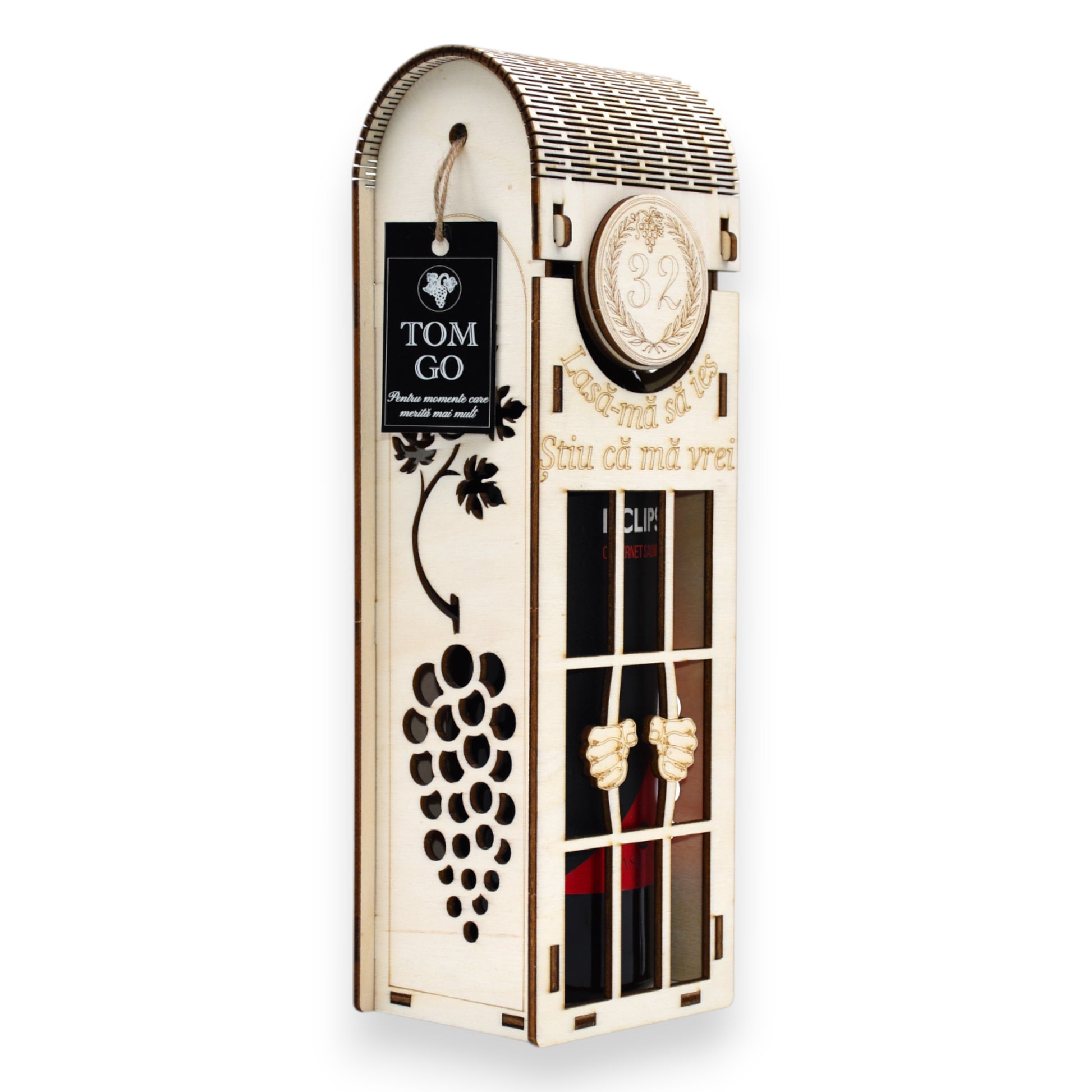 Cutie vin aniversară „32 ani” cu detalii de struguri decupați, design unicat.