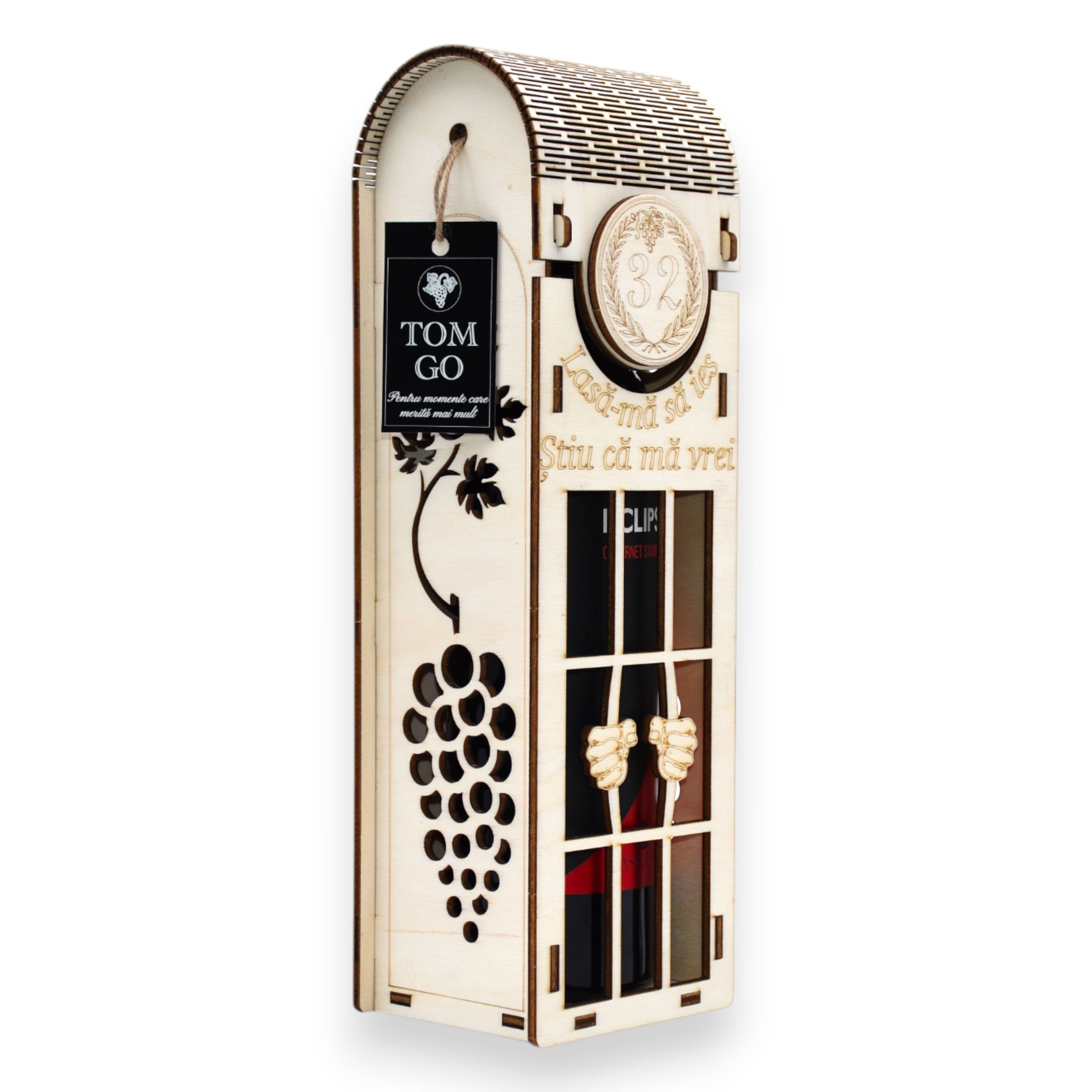 Cutie vin aniversară „32 ani” cu detalii de struguri decupați, design unicat.