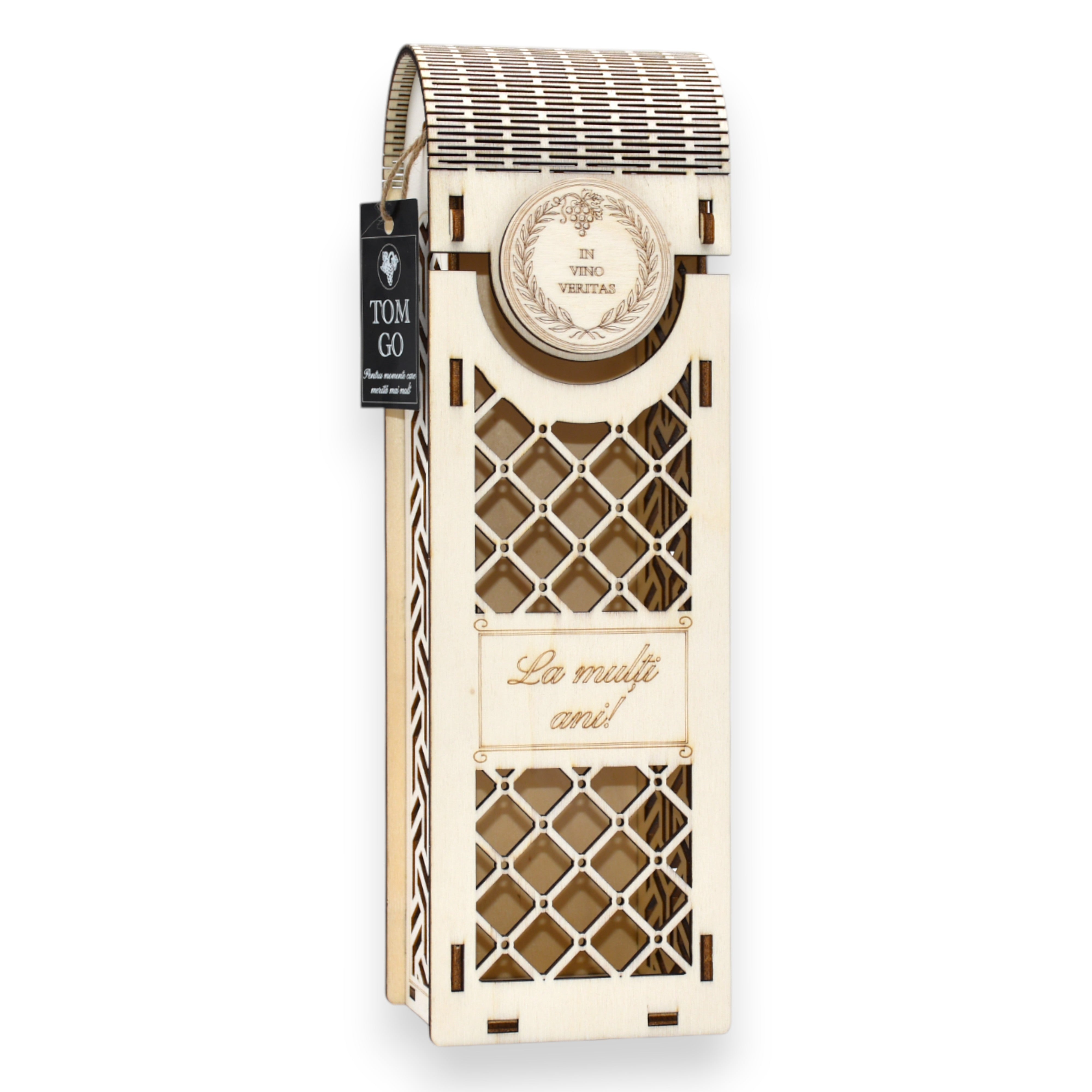 Cutie elegantă din lemn pentru vin, inscripție „La mulți ani” și model geometric hexagonal decupat, cadou premium.