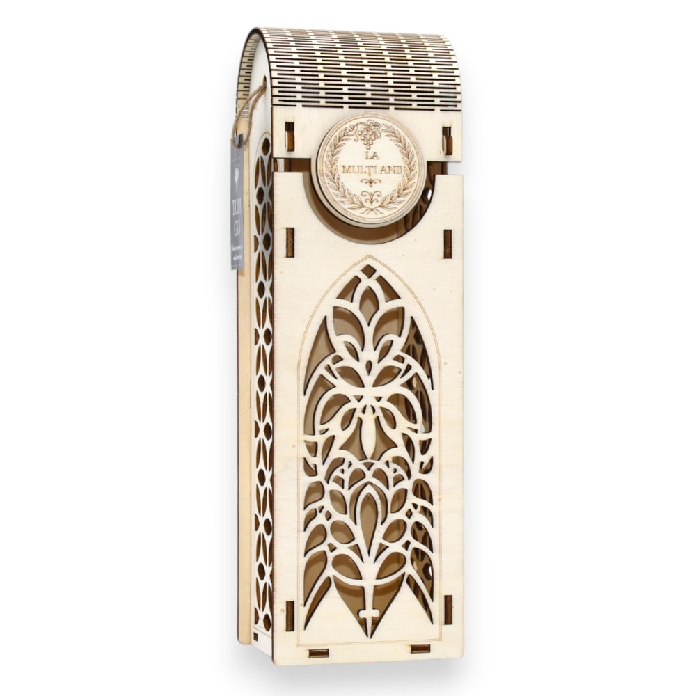 Cutie elegantă din lemn, gravată și decupată laser, ideală pentru sticlă de vin cadou