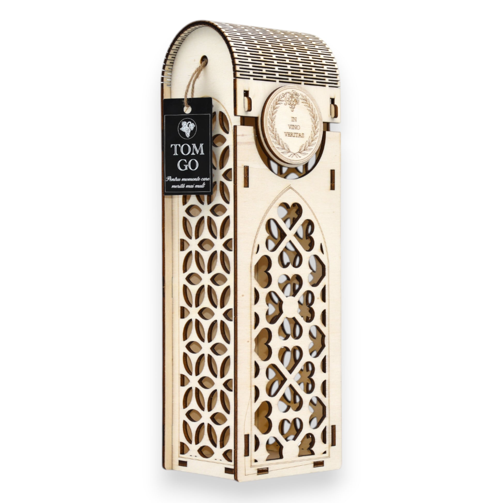 Cutie vin din lemn, model decupaj inimioare pe față, laterale cu model geometric, stil romantic.