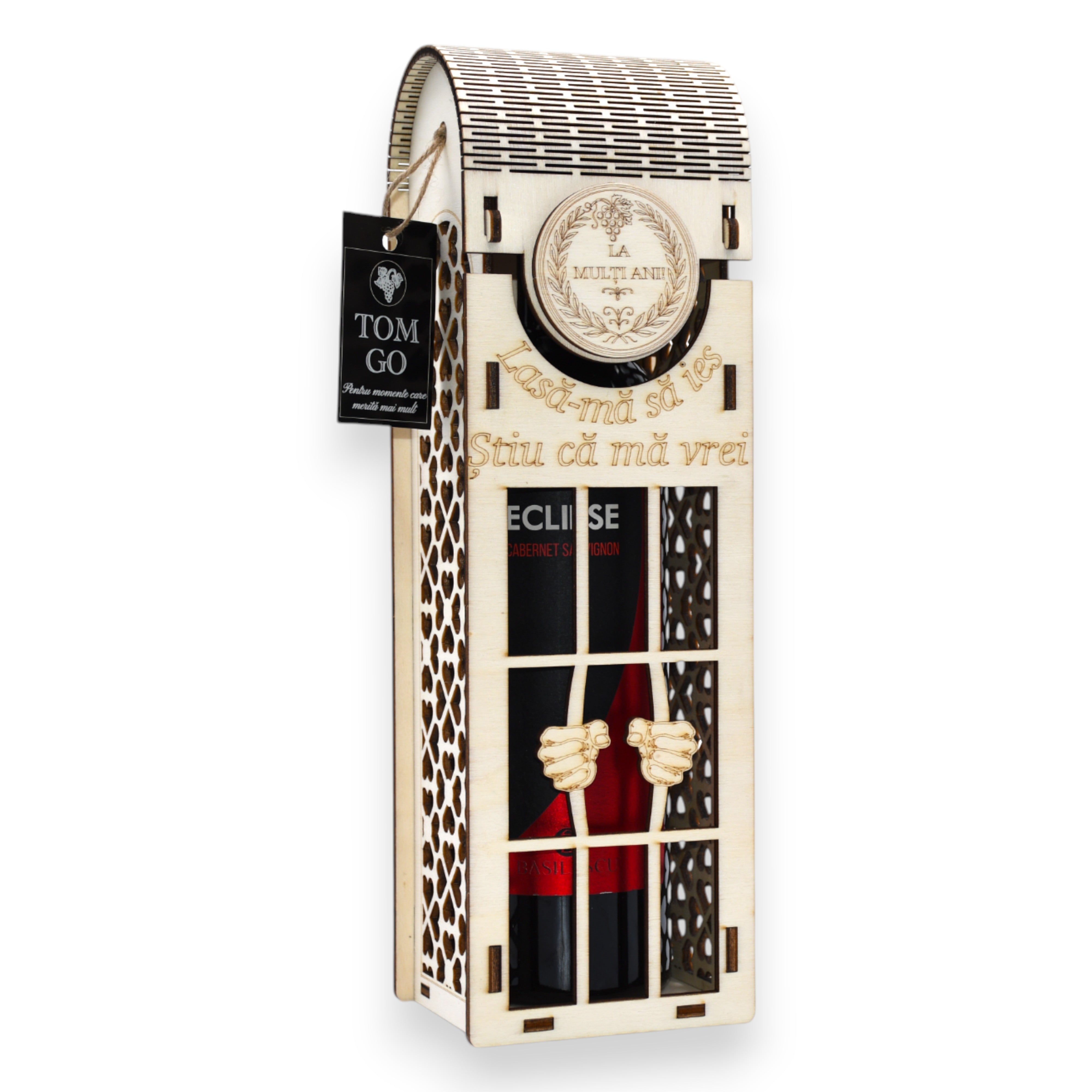 Ambalaj vin din lemn cu mesaj amuzant, front tip grilaj și mâini 3D, finisat manual.