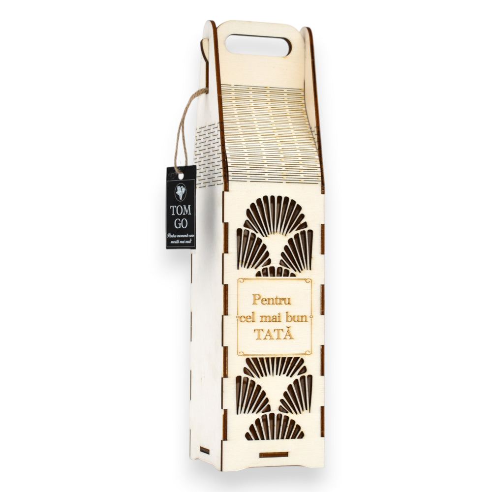 Cutie lemn gravată „Pentru cel mai bun tată”, model decupat elegant, ideală pentru cadouri.
