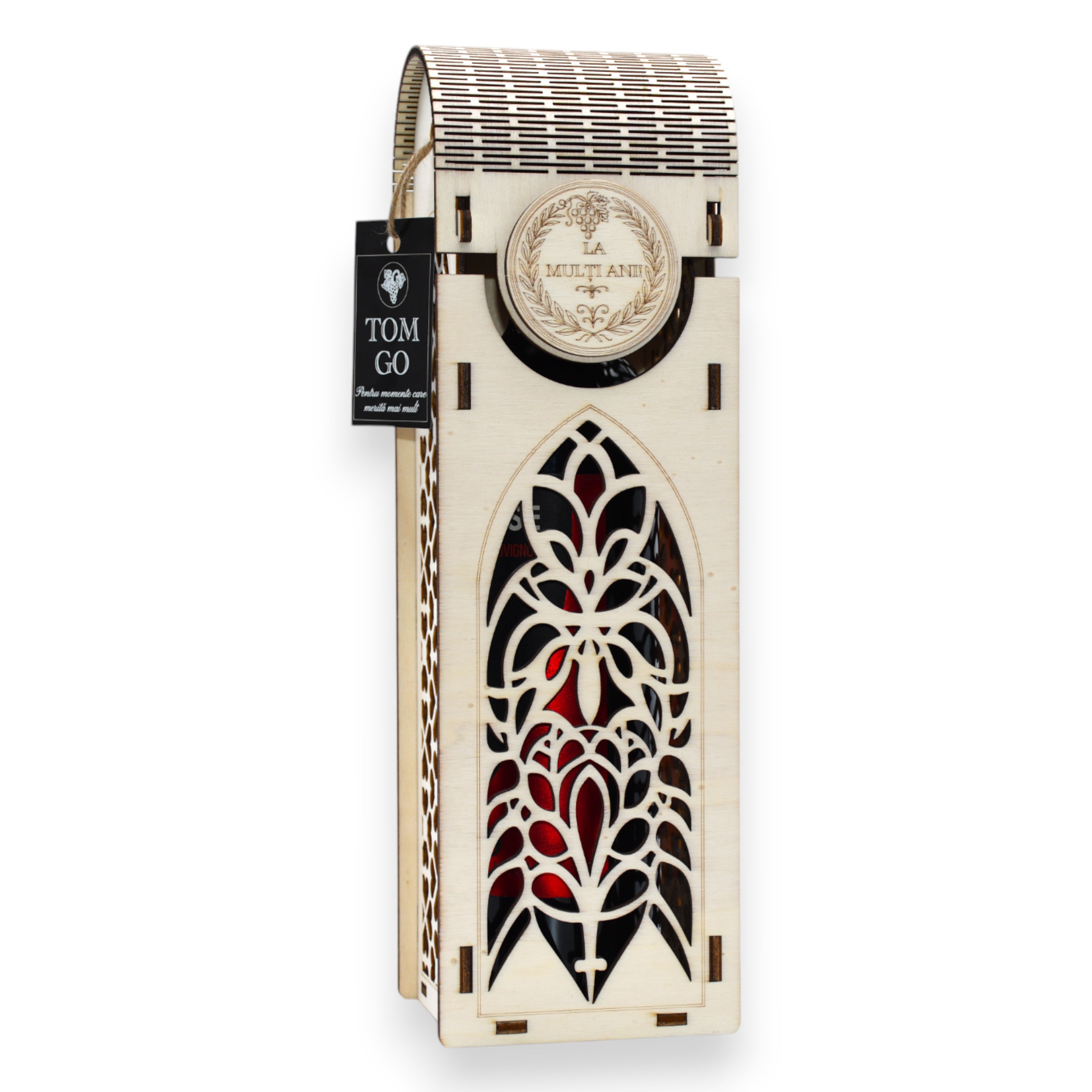 Cutie vin personalizată cu motive gotice și mesaj „La mulți ani!”, potrivită pentru evenimente speciale.
