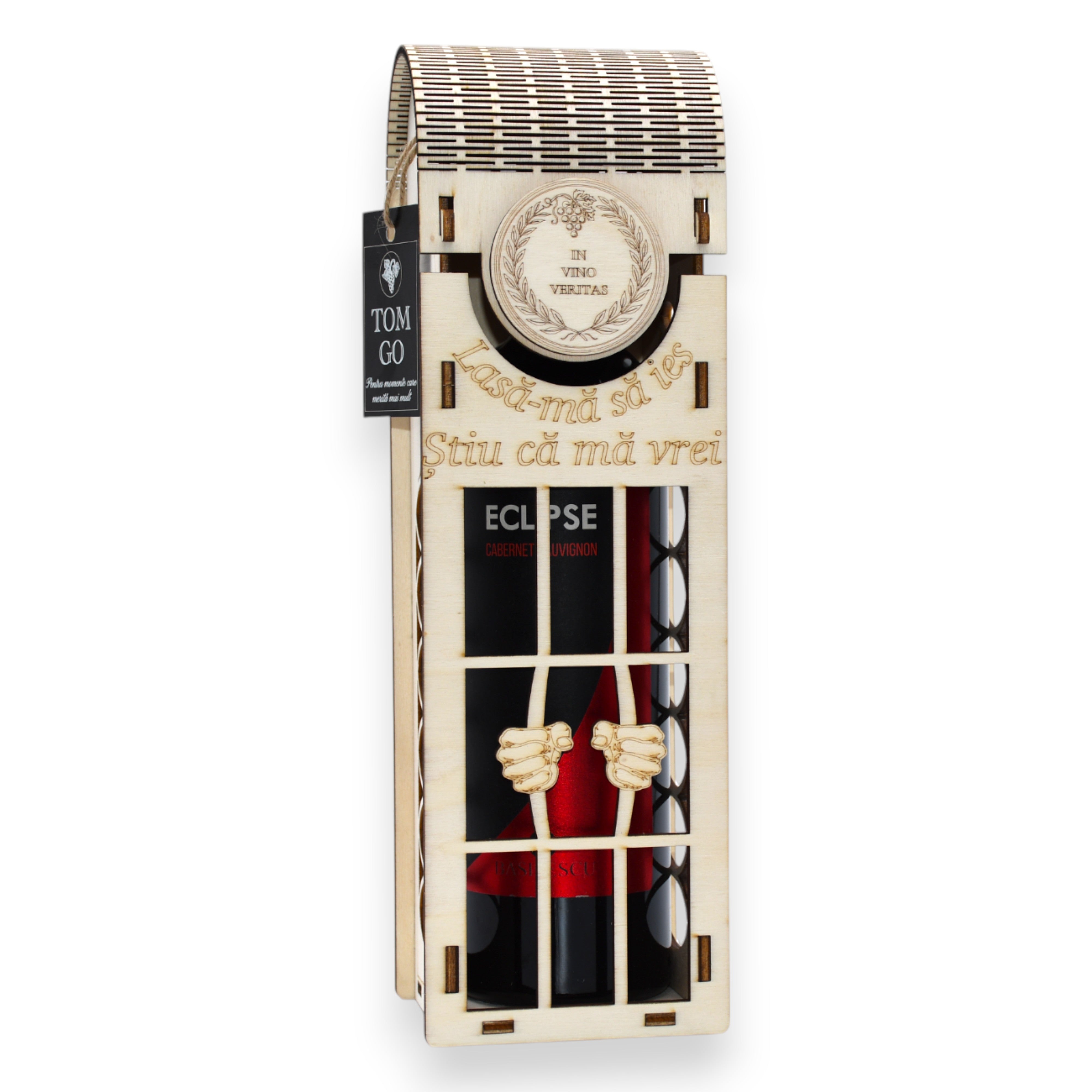 Cutie vin din lemn cu front tip grilaj și mâini 3D, cadou aniversar sau de colecție.