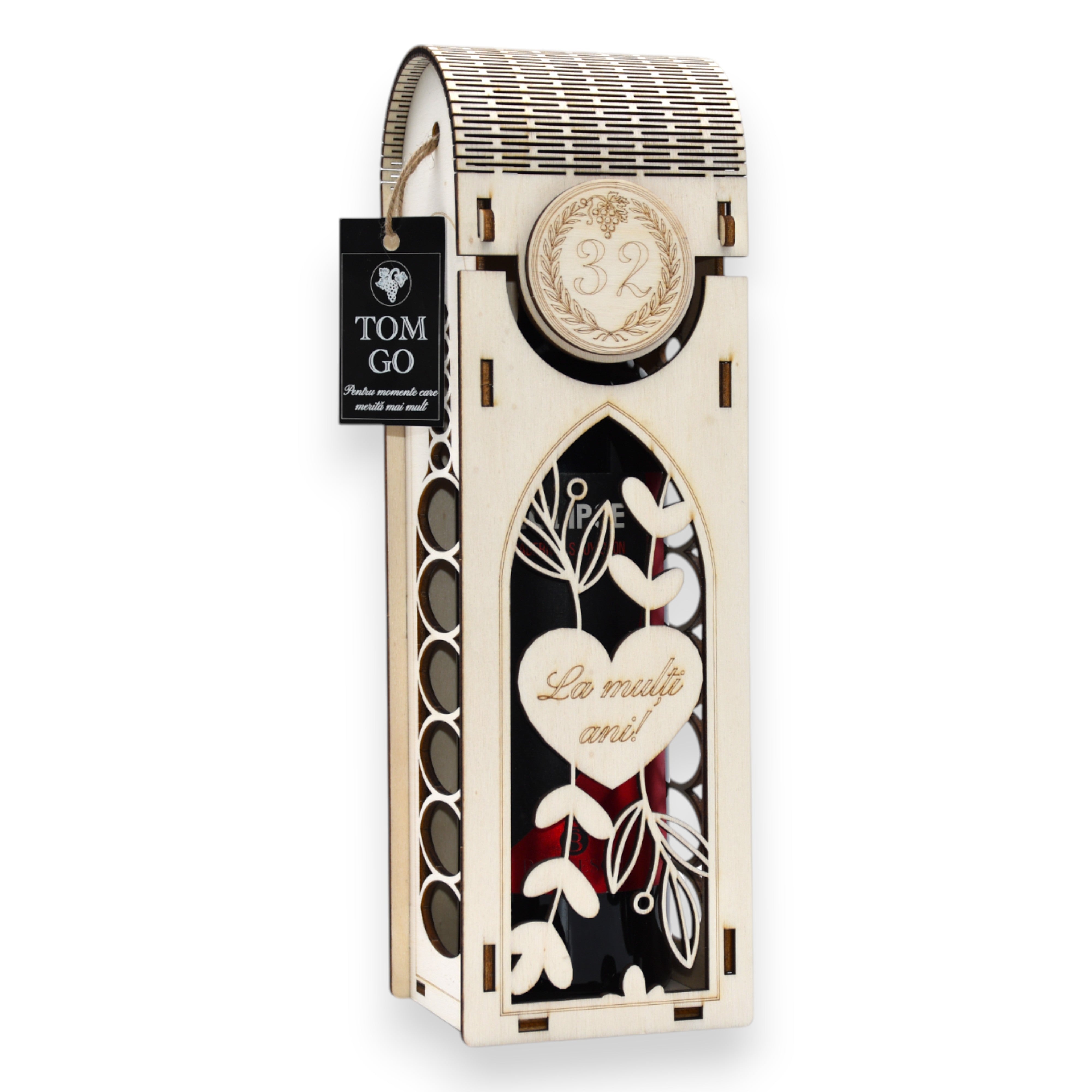 Cutie vin „La mulți ani!” din lemn, cu model sticlă și cercuri decupate, ideală pentru cadouri aniversare.