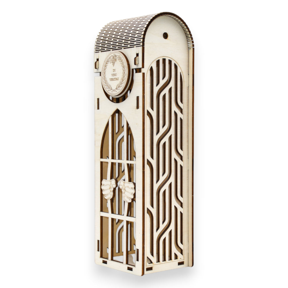 Cutie din lemn pentru vin cu tematică de detenție, detalii cu gratii și mâini apucate – cadou original