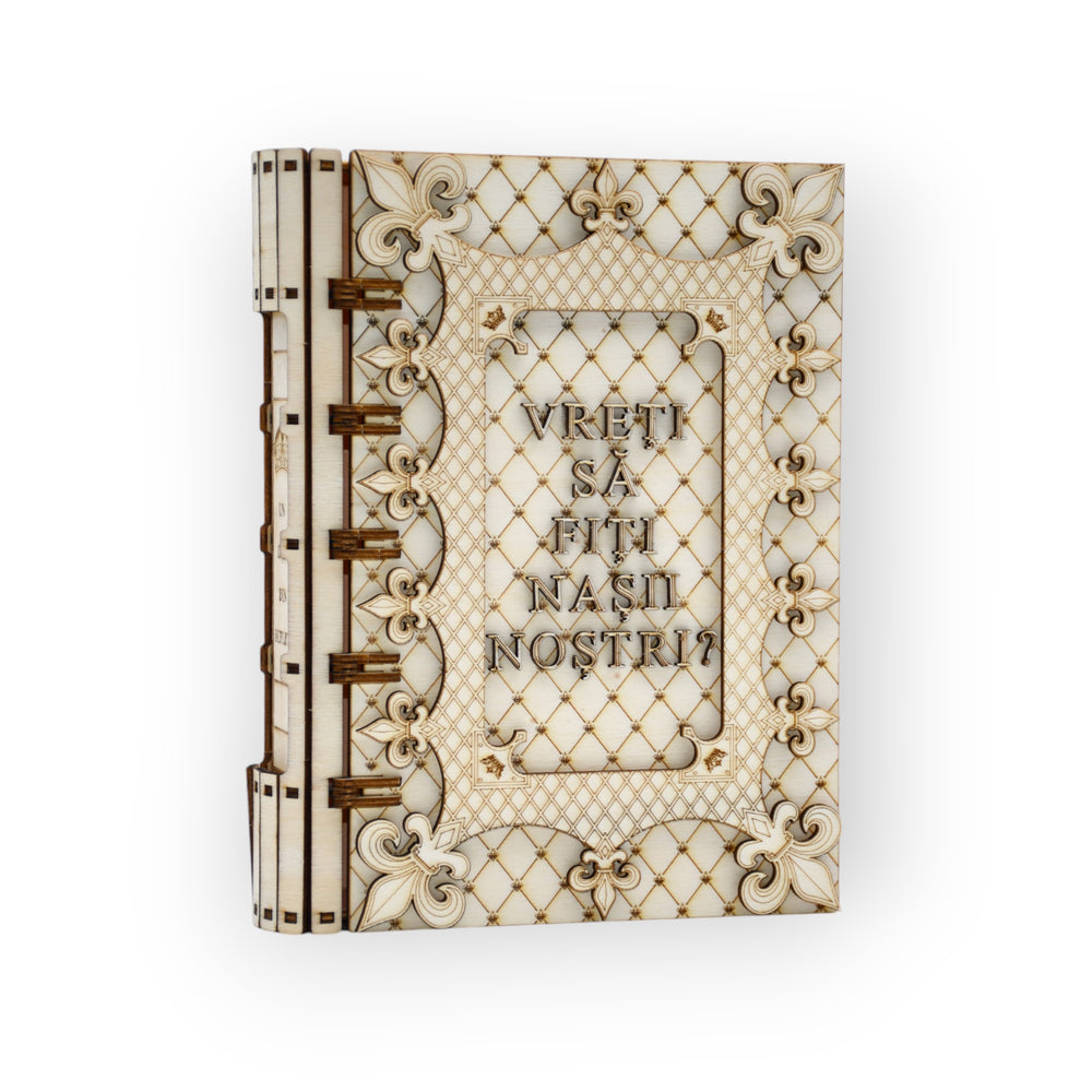 cutie decorativă din lemn cu întrebare pentru viitorii nași – unghi ușor lateral