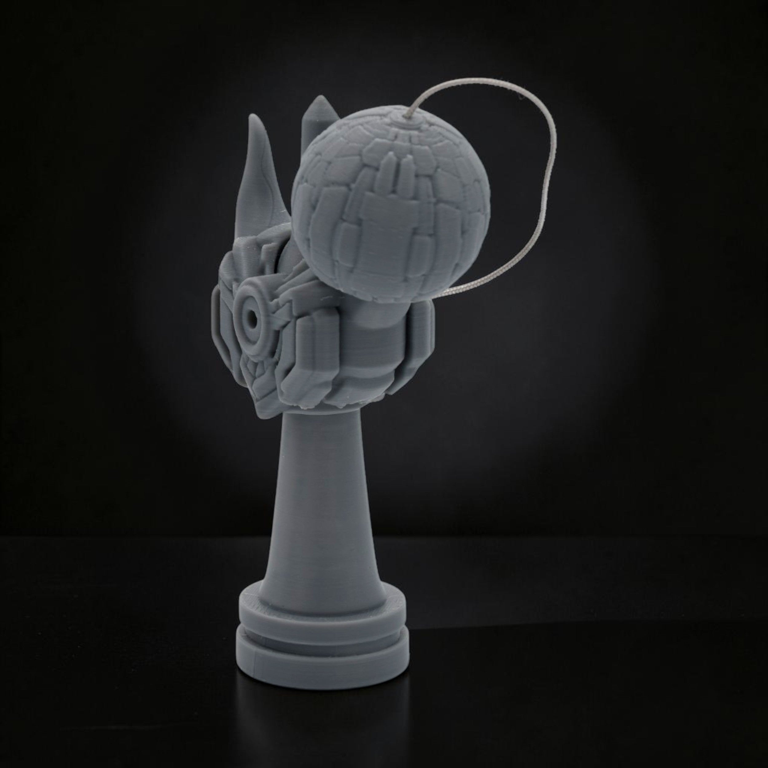 Tom G Kendama Geeker Iron S, gri, din plastic, cu design futurist, ideal pentru jucători experimentați.