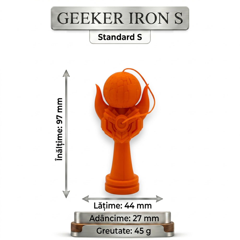 Kendama Geeker Iron S portocalie, din fier, cu dimensiuni de 97 mm înălțime, 44 mm lățime, 27 mm adâncime și greutate de 45 g.