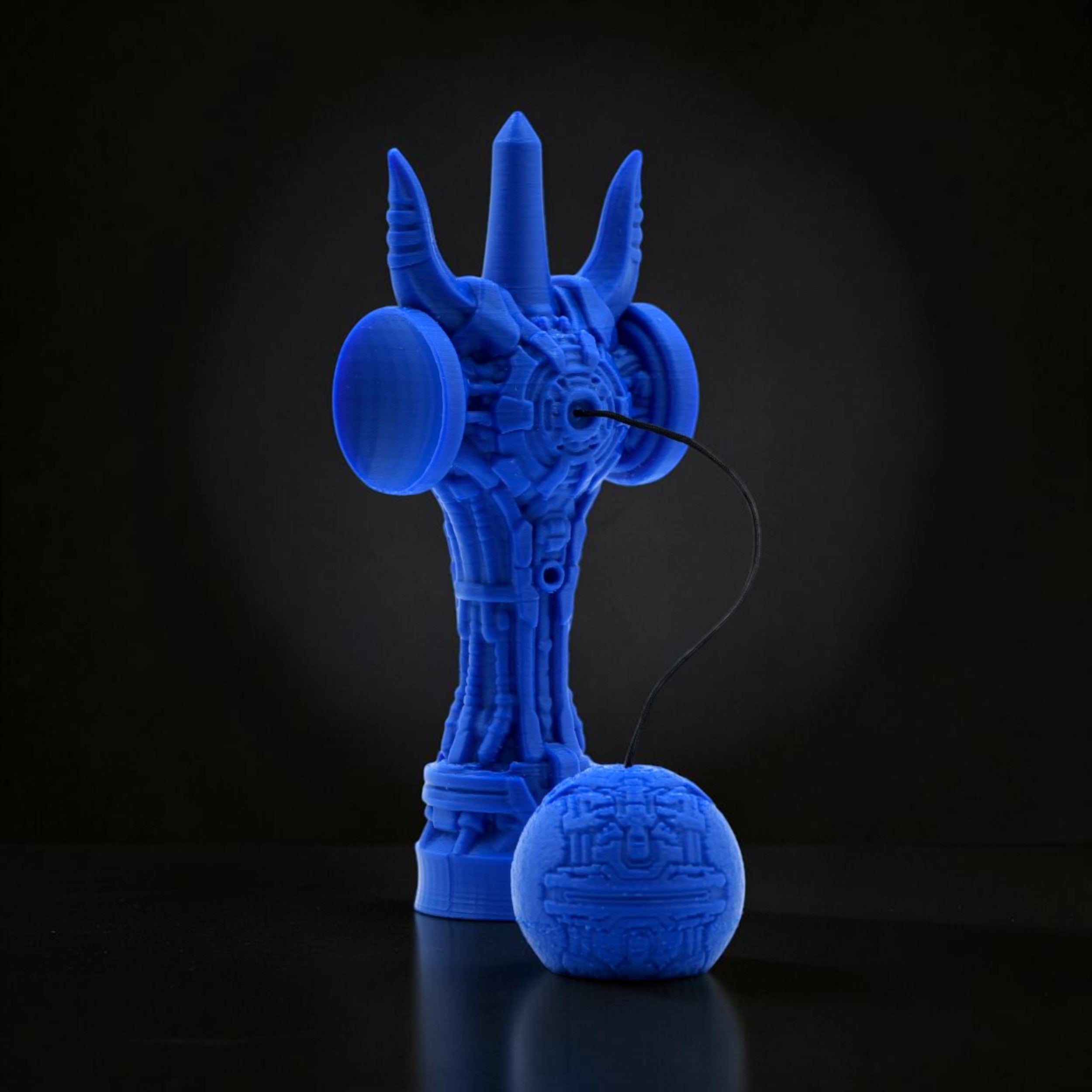 Skill toy Geeker TOM Angel de la Tom GO, albastru, printat 3D din PLA+, cu design futurist și cupe laterale.