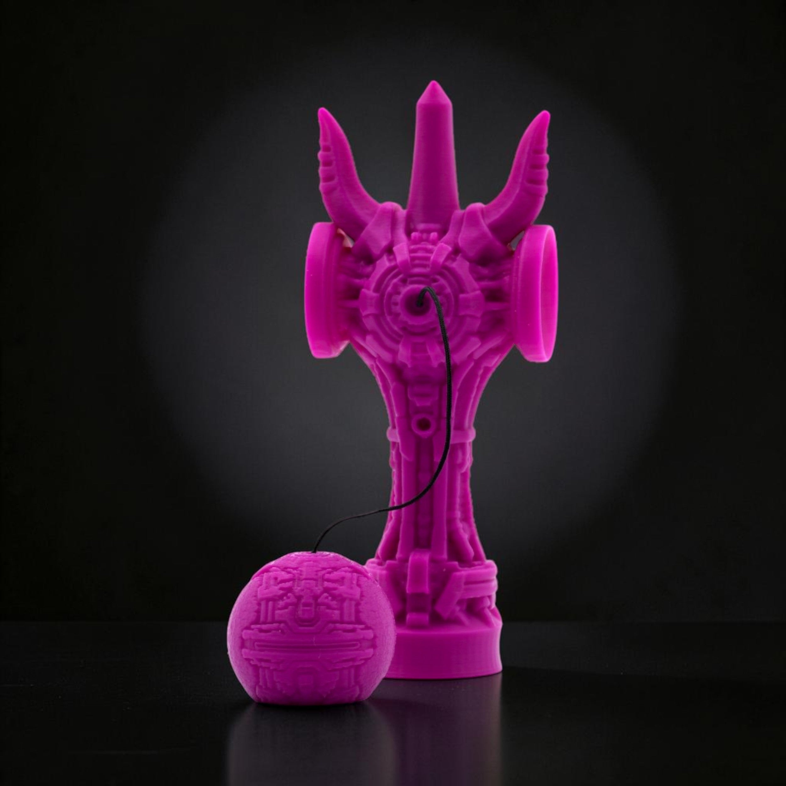 Skill toy Geeker TOM Angel de la Tom GO, roz, imprimat 3D din PLA+, cu design futurist și cupe laterale suplimentare.