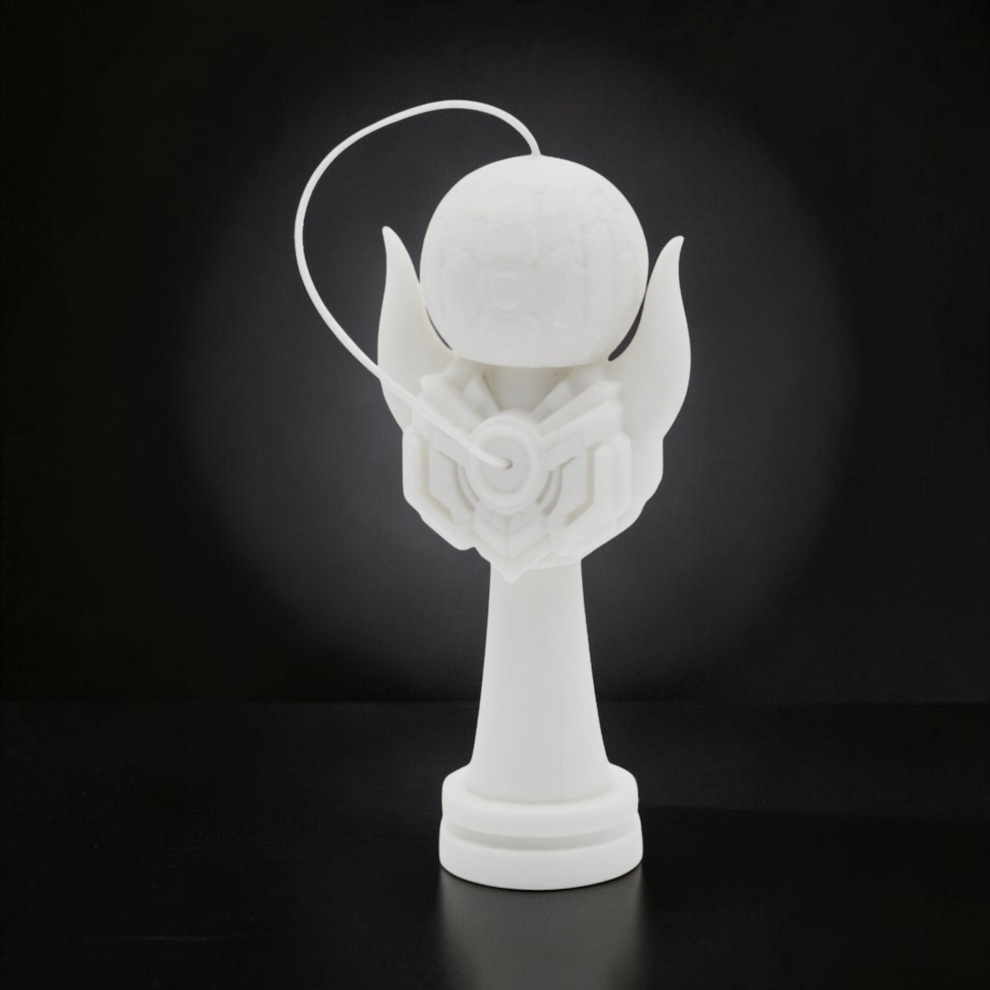 Tom GO Kendama Geeker Iron S, alb, din plastic, cu un design futurist și o sfoară albă
