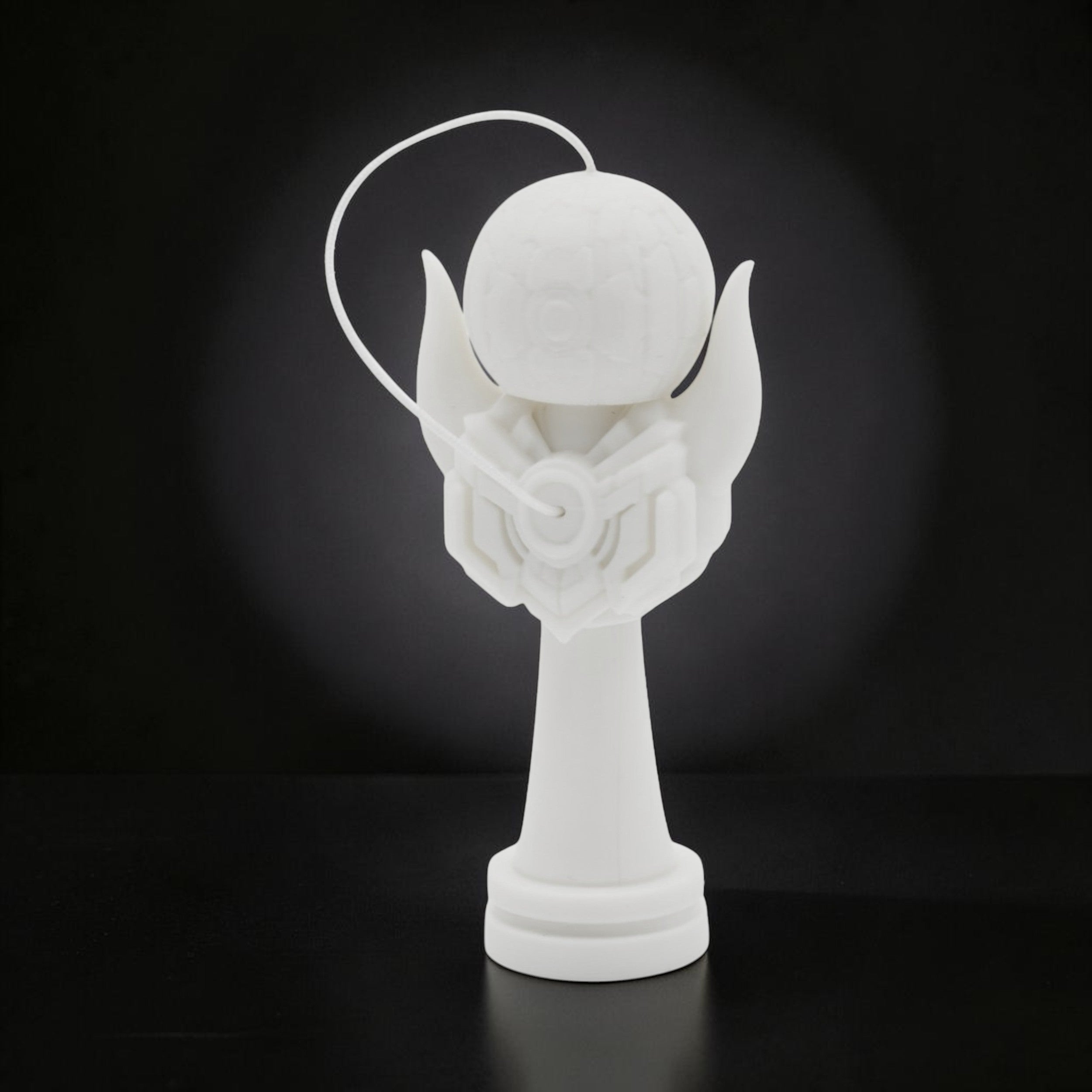 Tom GO Kendama Geeker Iron S, alb, din plastic, cu un design futurist și o sfoară albă