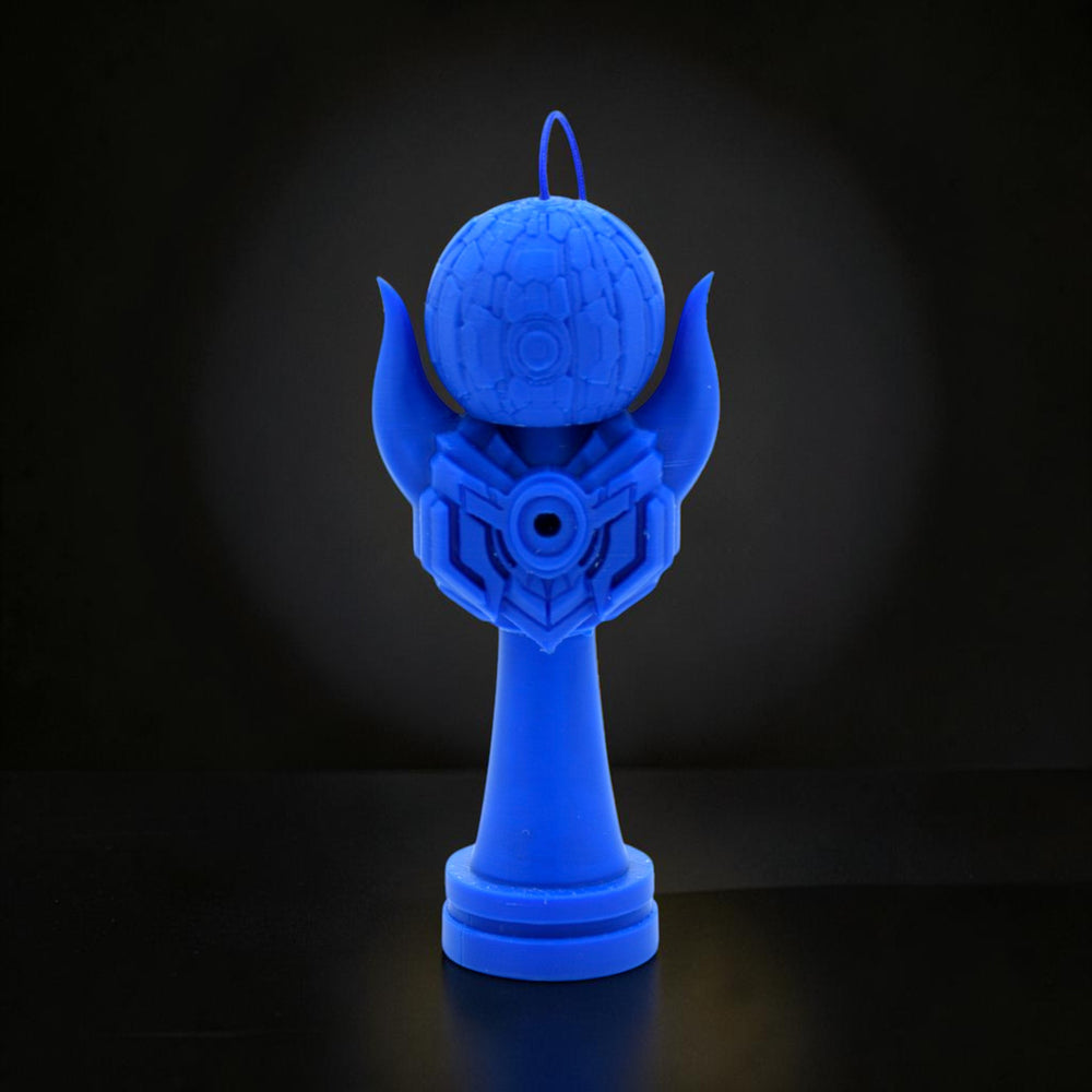 Kendama Geeker Iron S albastru, din plastic, cu design inspirat de armură, de la Tom GO