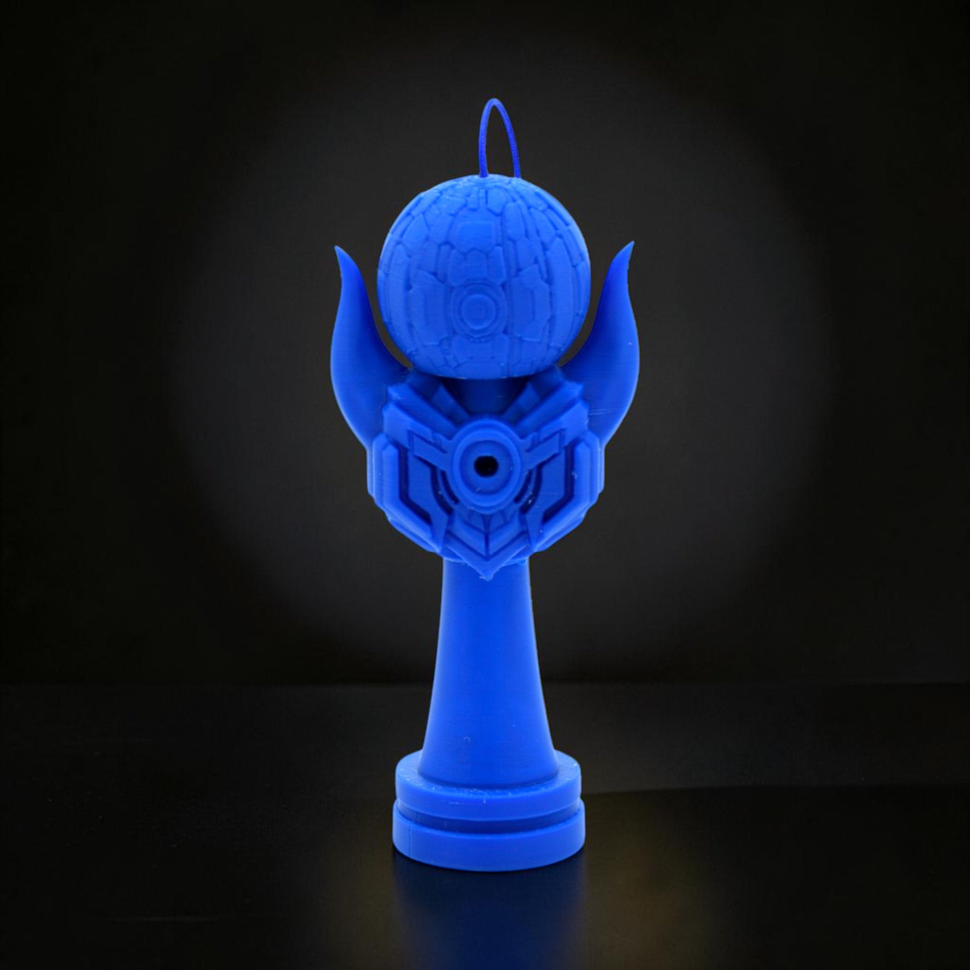 Kendama Geeker Iron S albastru, din plastic, cu design inspirat de armură, de la Tom GO