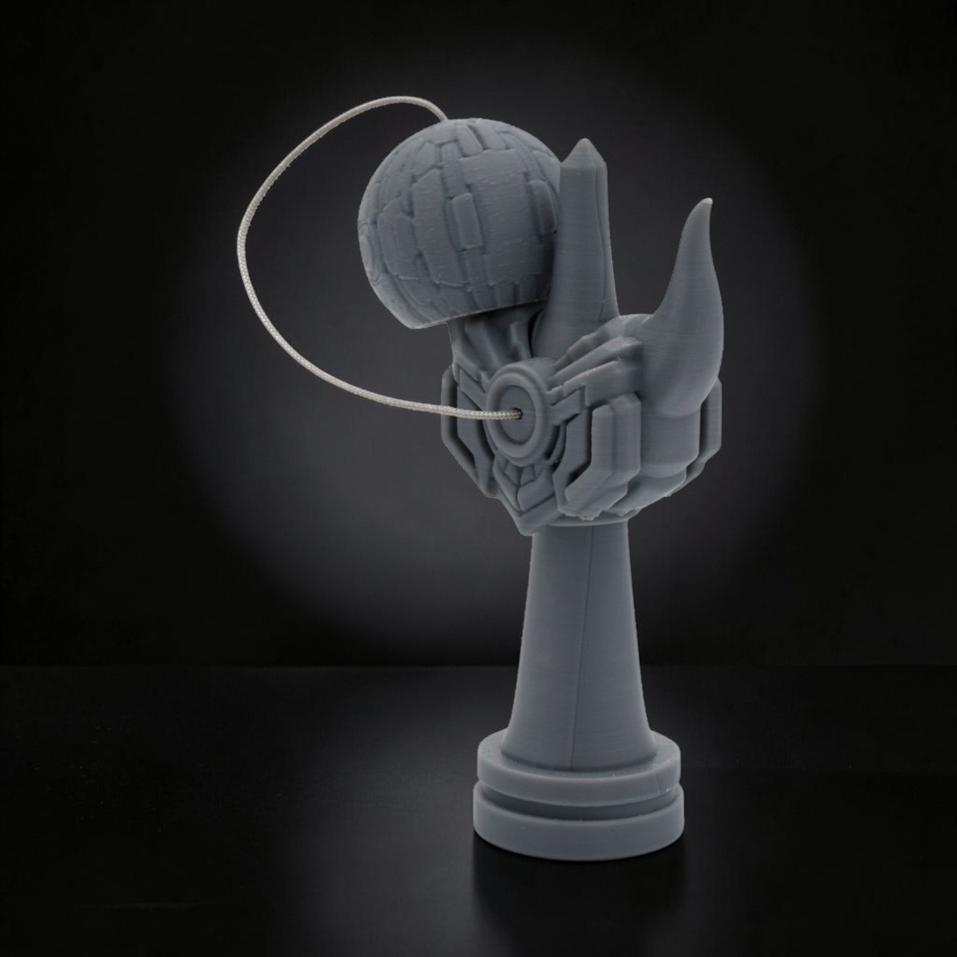 Kendama Geeker Iron S, gri, din fier, cu design robotic, pentru control precis.