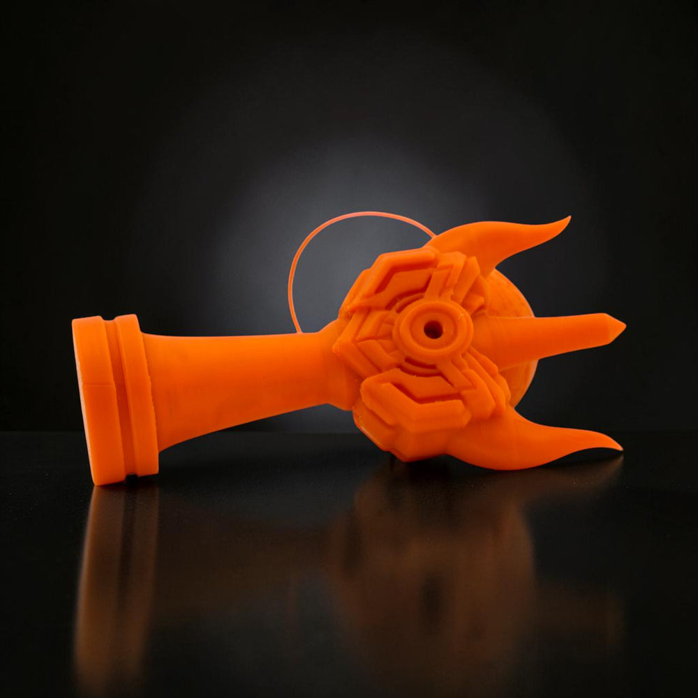 Kendama Geeker Iron S de Tom GO, portocalie, cu design inspirat de armură, pentru precizie și control.