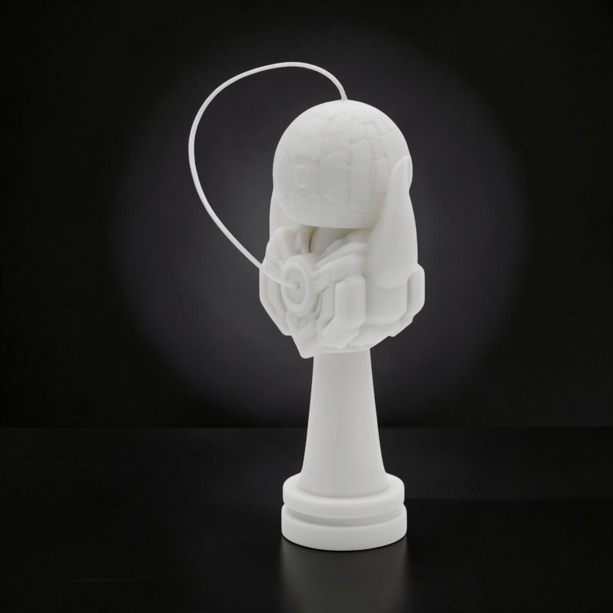 Tom GO Kendama Geeker Iron S, alb, din plastic, cu un design futurist, ideal pentru colecționari.