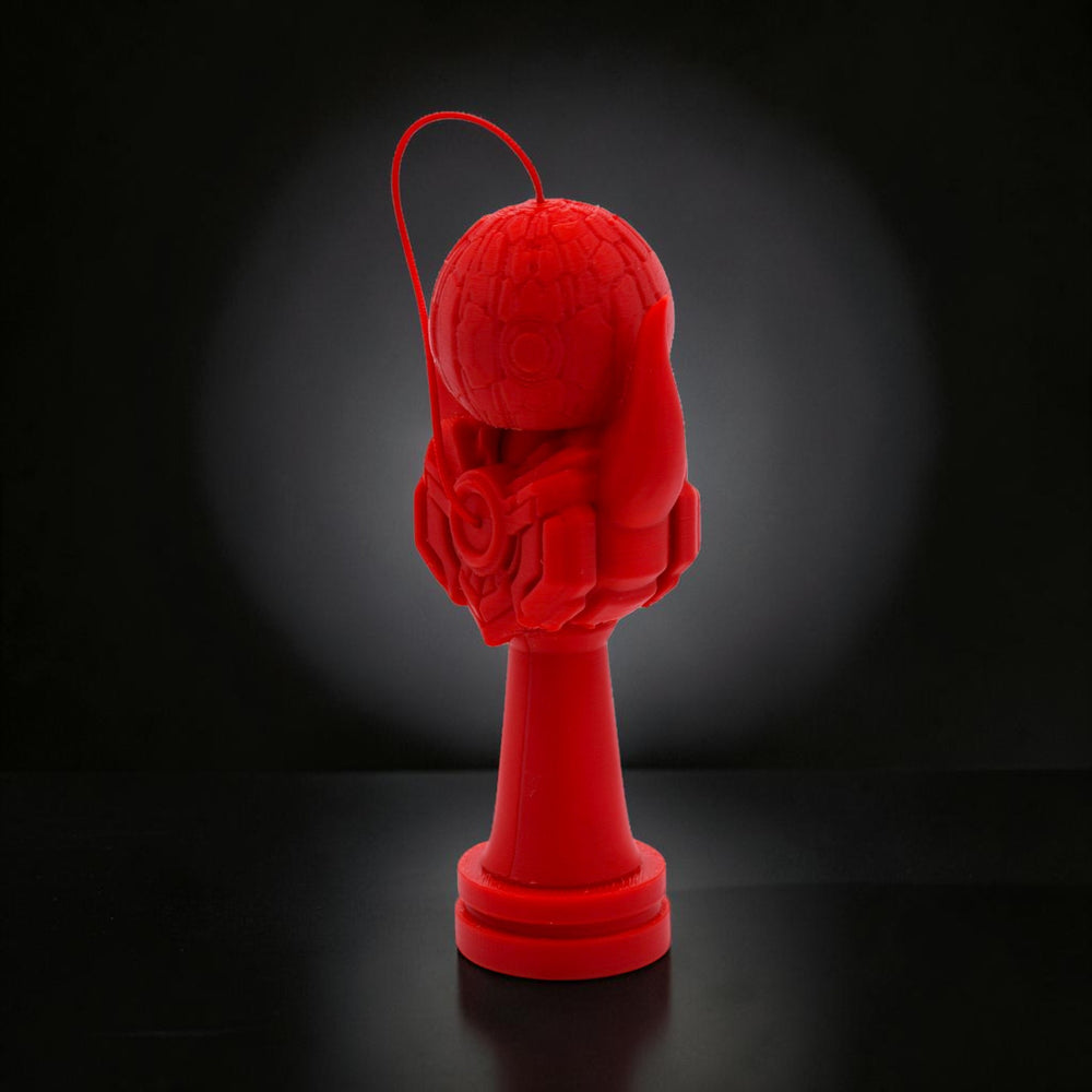 Kendama Geeker Iron S roșu, din fier, cu design robust și detaliat, ideal pentru control și precizie.