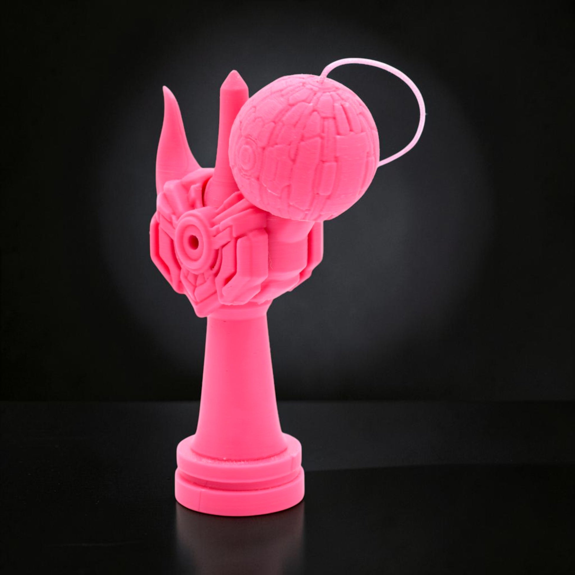 Kendama Geeker Iron S roz, din plastic, cu design robotic, pentru control și precizie.